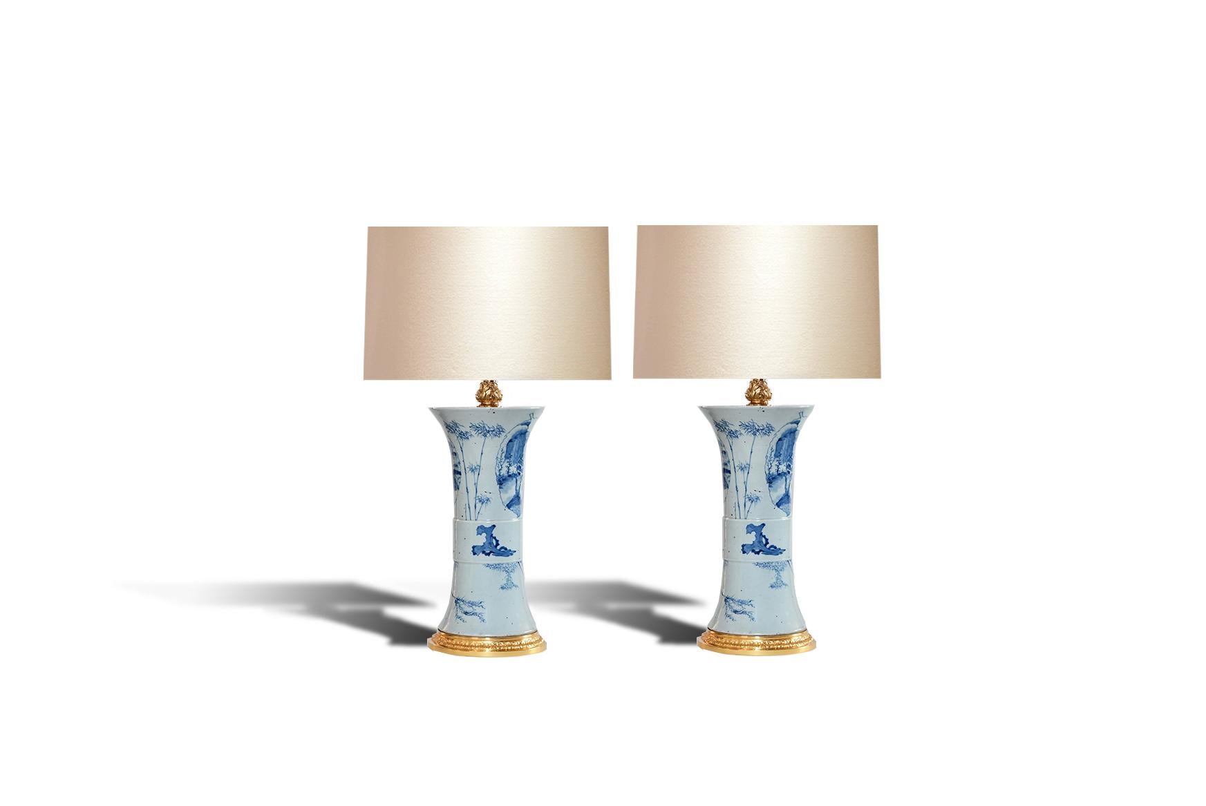 Paar blaue und weiße Porzellanlampen (20. Jahrhundert) im Angebot