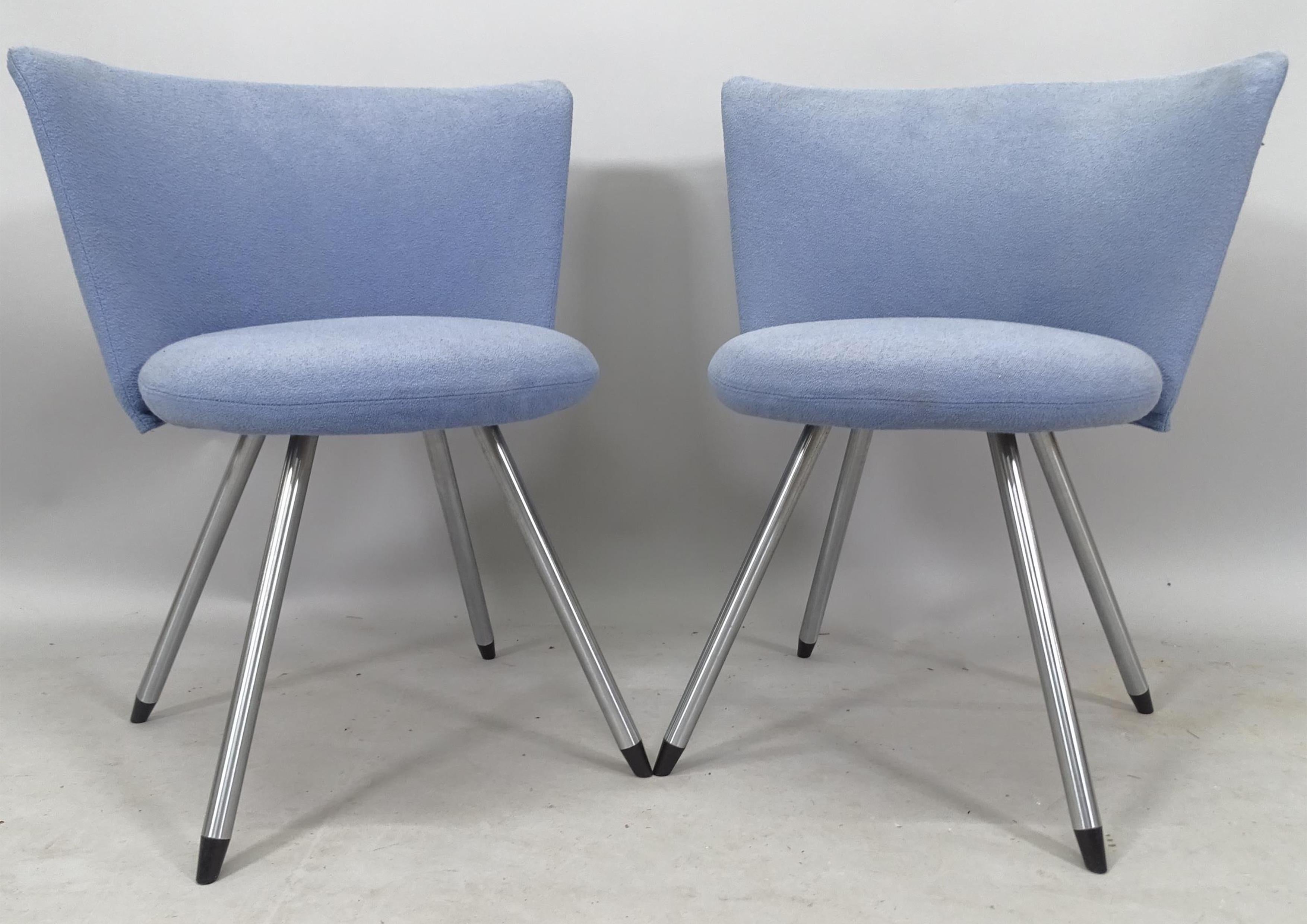 20ième siècle Paire de chaises de cocktail bleues modèle Ej11 de l'équipe Foersom & Hiort Lorenzen en vente