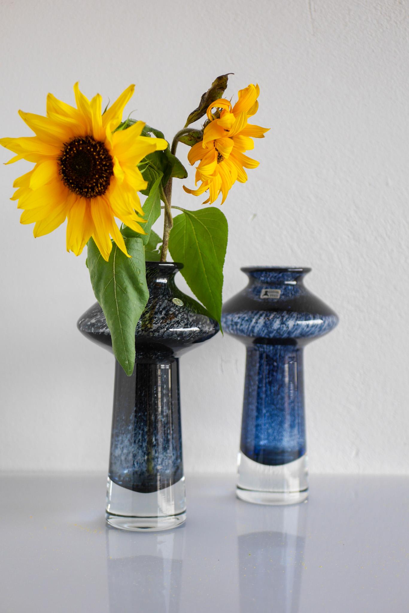 Una fantastica coppia di vasi in vetro artistico sommerso vintage soffiato a mano, noti come 