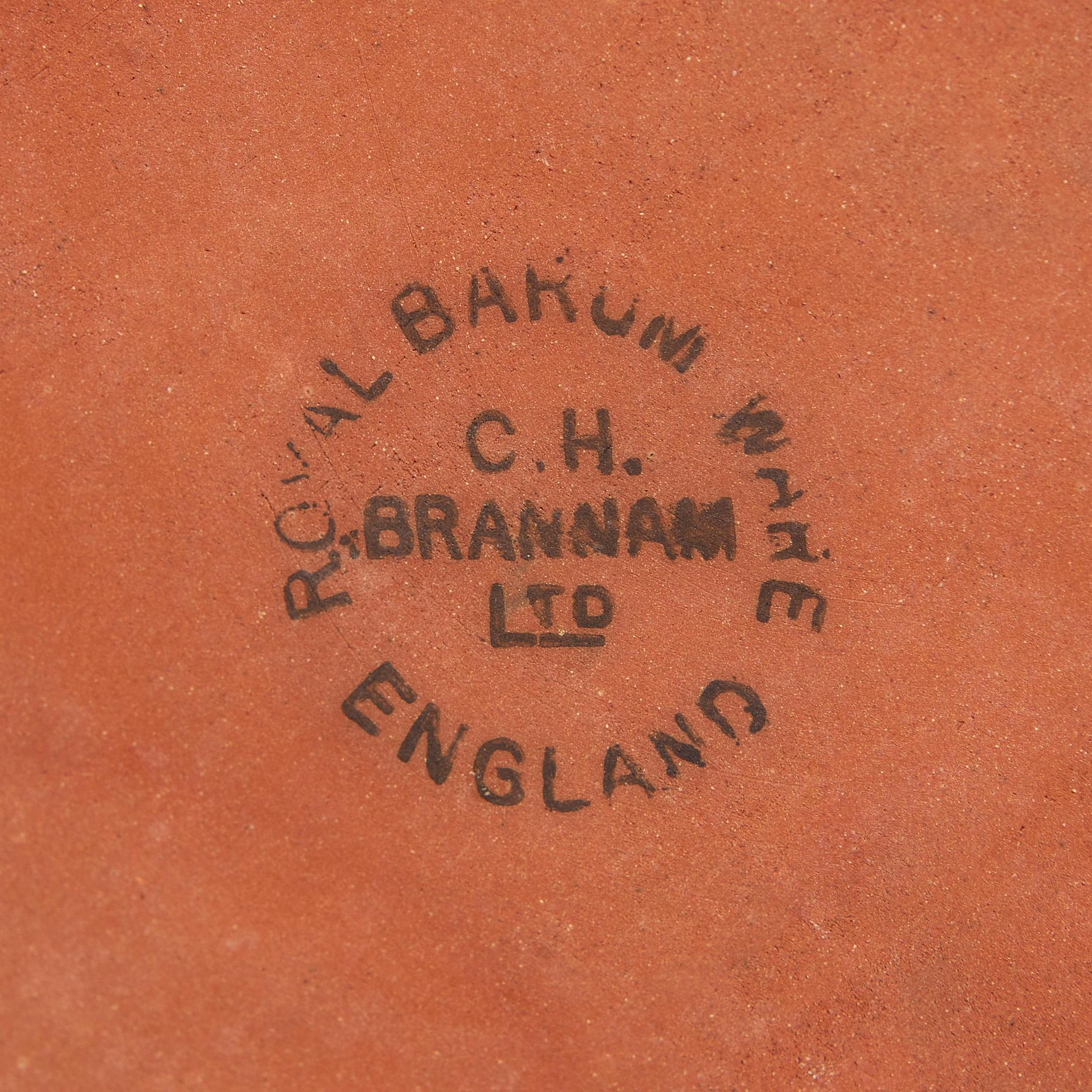 Una coppia di vasi blu in ceramica Brannam in scala reale In condizioni buone in vendita a London, GB