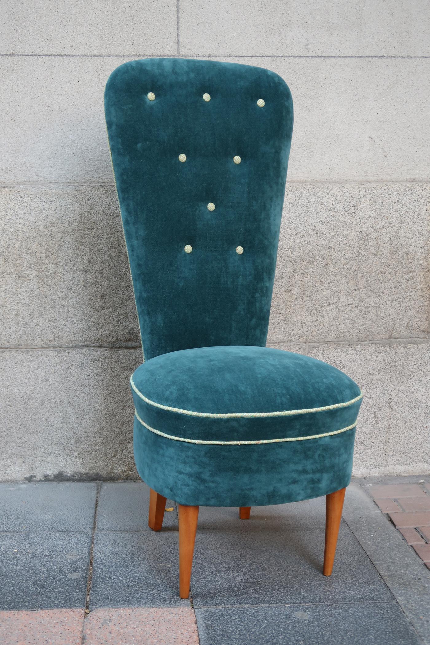 Pair of Blue Velvet and Wood Legs Midcentury Italian Lounge Chairs, 1950 In Excellent Condition For Sale In Madrid, ES