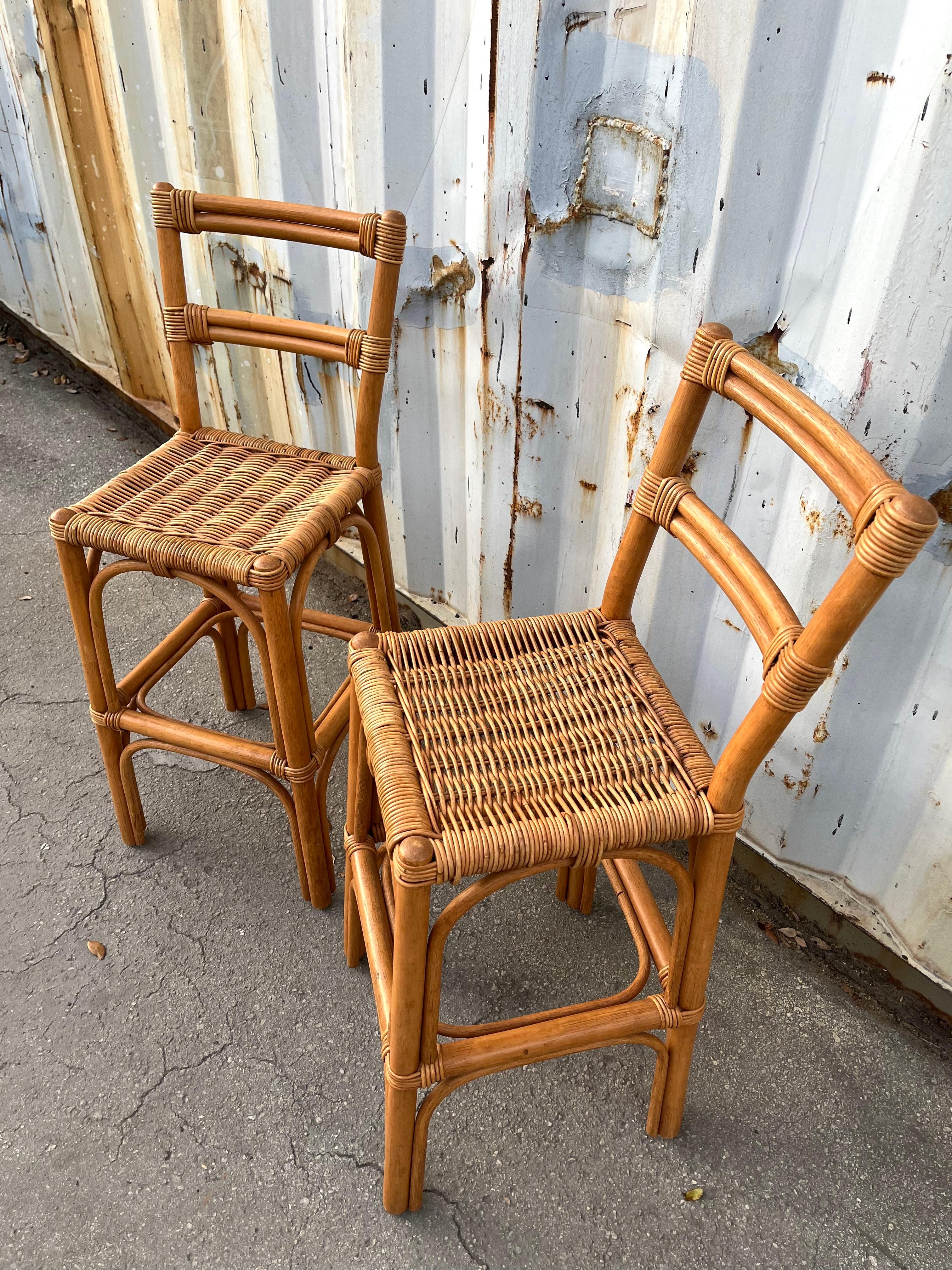 A Pair of Bohemian / Coastal Style Rattan Bar Stools. Circa 1970s In Good Condition For Sale In Miami, FL