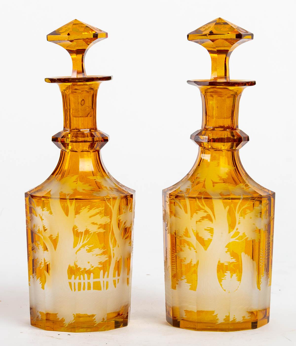 Pair of Bohemian Hunting Decanters In Good Condition In Saint-Ouen, FR