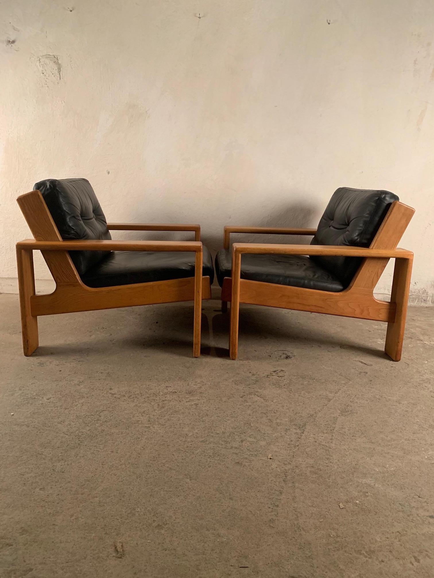 A pair of Bonanza armchairs designed by Esko Pajamies for Asko from the 1960s. Armchairs fully original, signed, without renovation. Excellent workmanship. Pillows ventilated by a special system. Very attractive form.