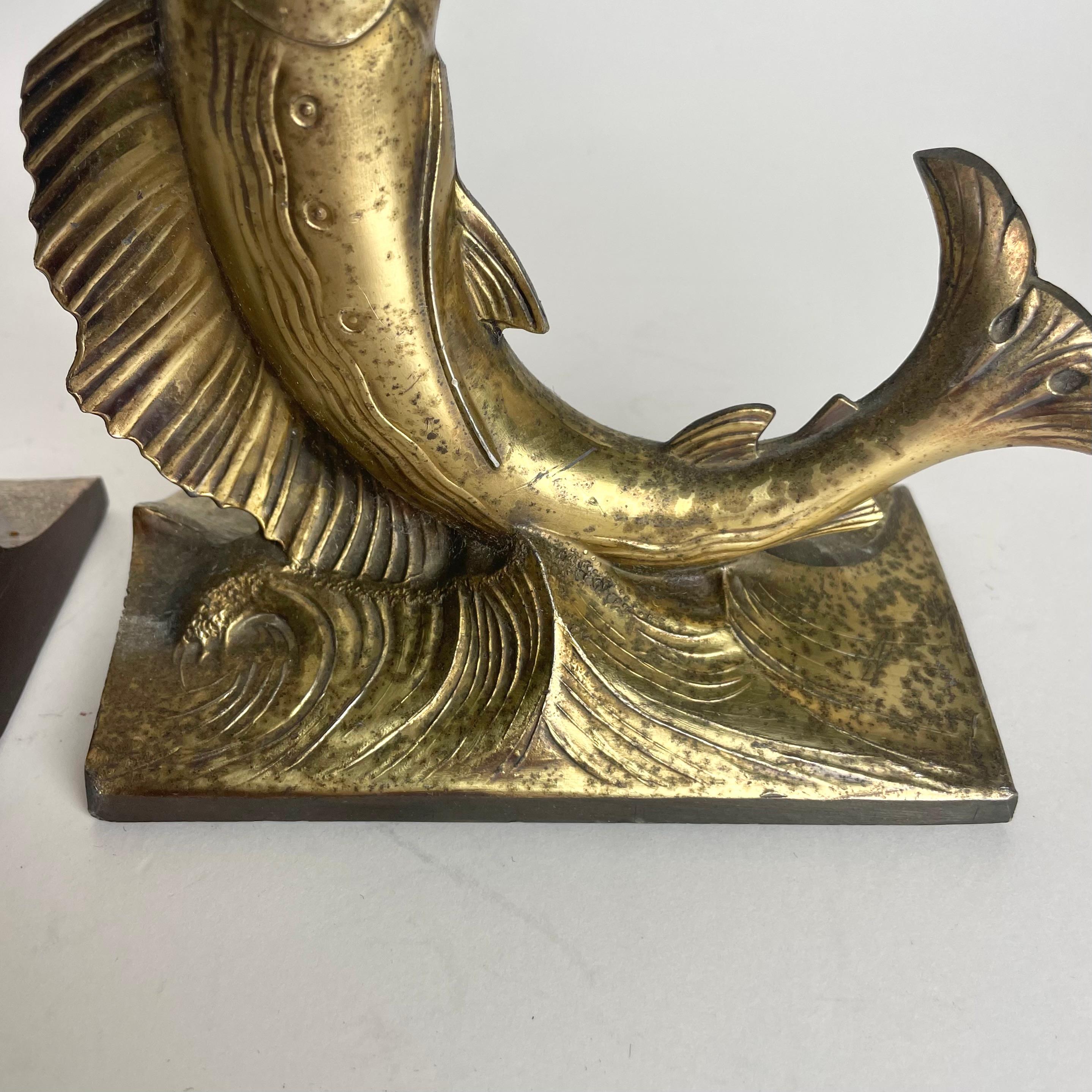 Doré Paire de serre-livres en forme de épée de mer des années 1940 en vente