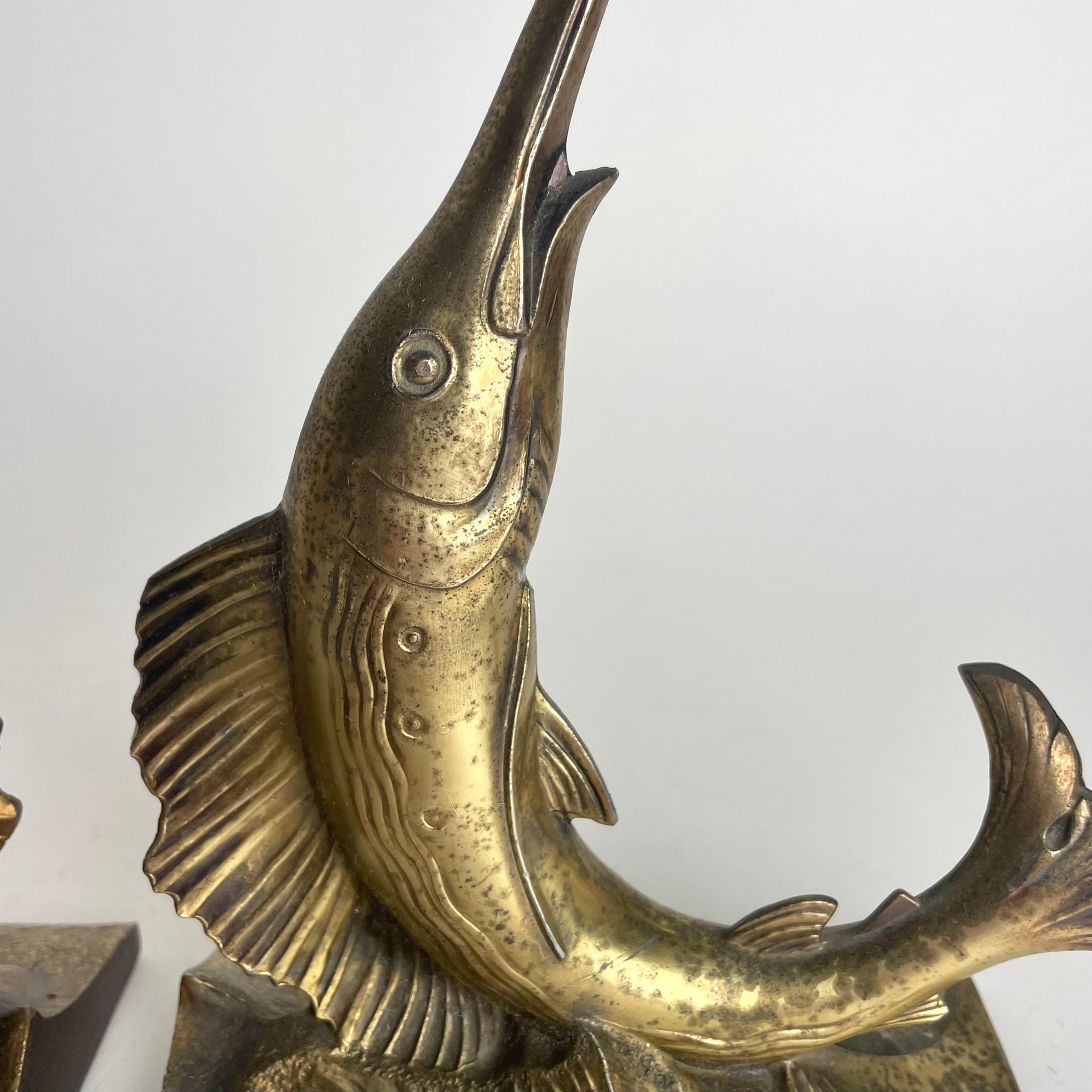 Paire de serre-livres en forme de épée de mer des années 1940 Bon état - En vente à Knivsta, SE