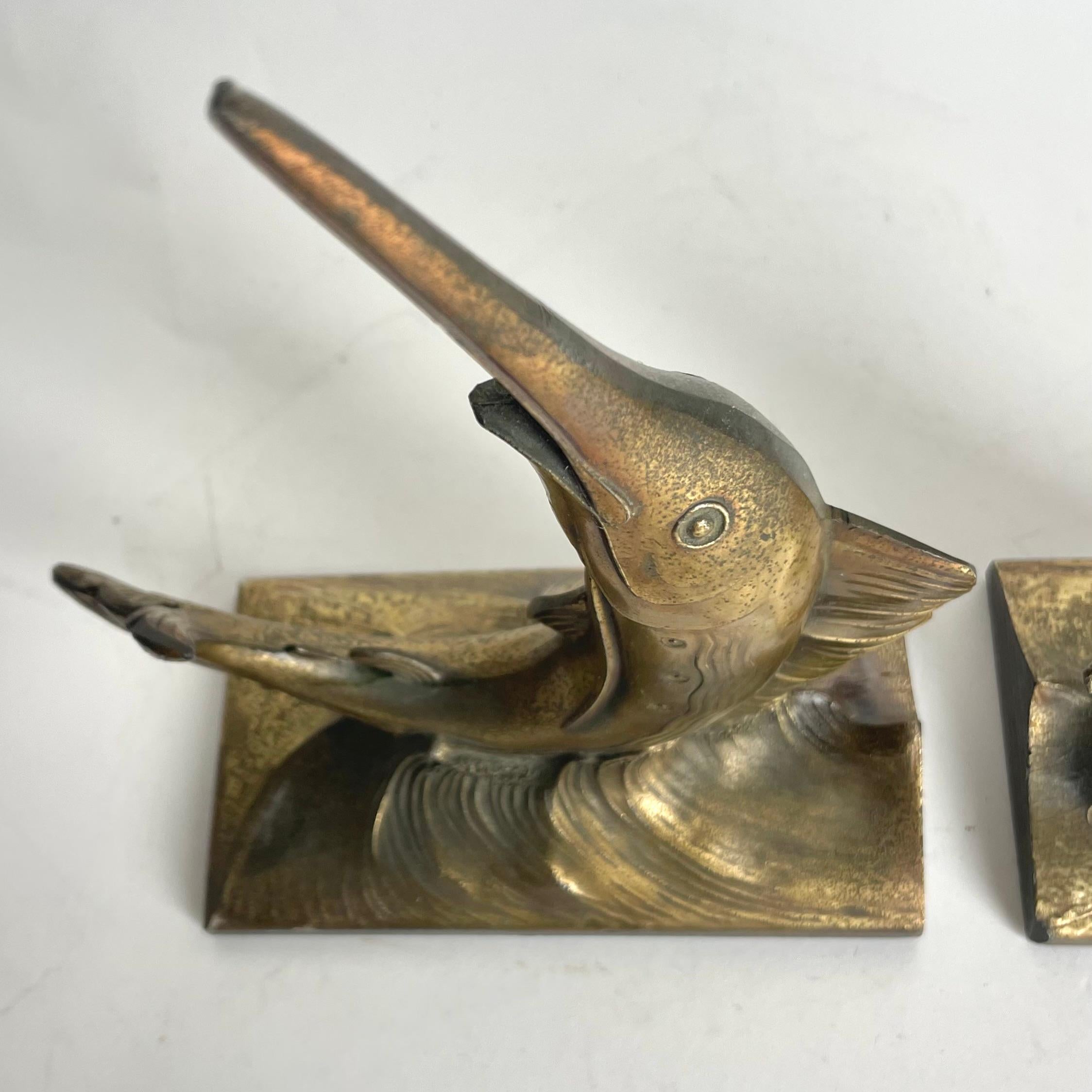 Métal Paire de serre-livres en forme de épée de mer des années 1940 en vente
