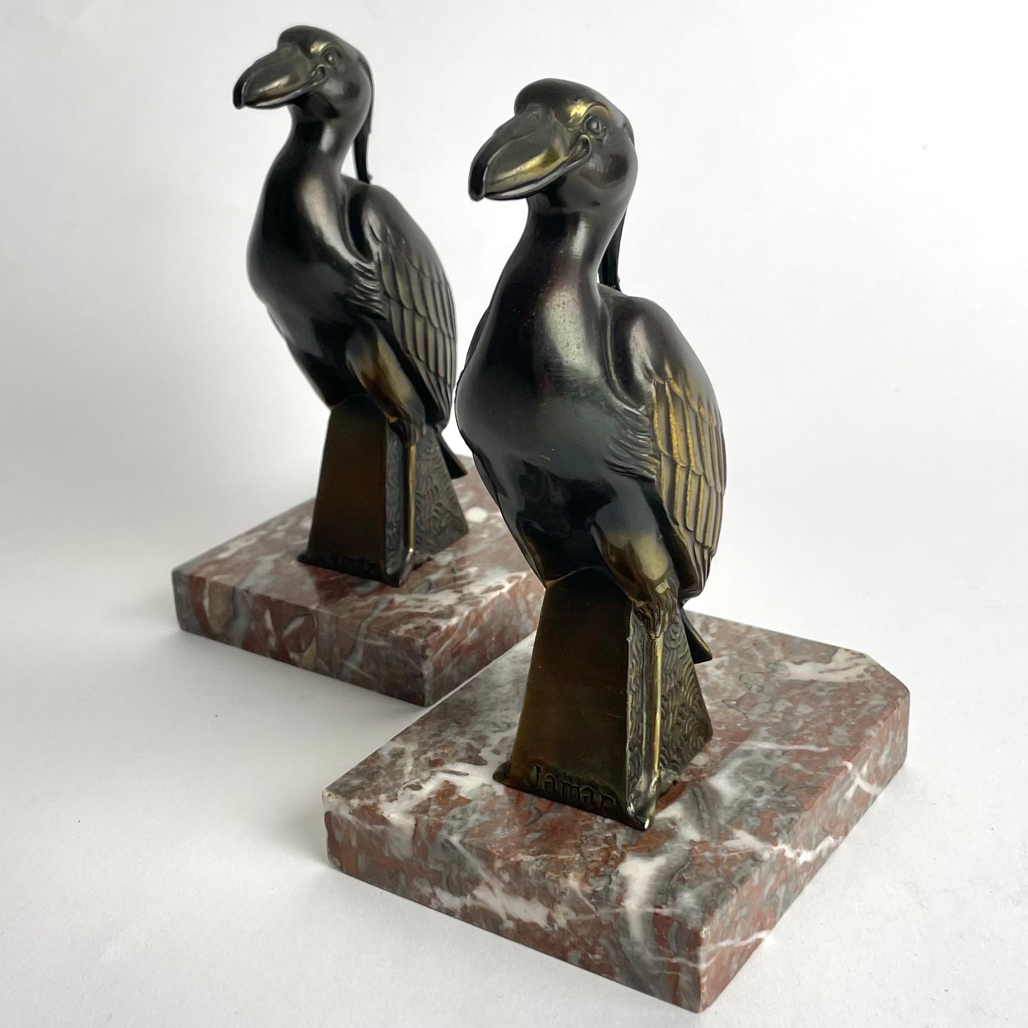 French A pair of Bookends with birds signed Jamar in period Art Deco from the 1930s For Sale