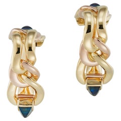 Une paire de boutons de manchette Boucheron en or et saphir