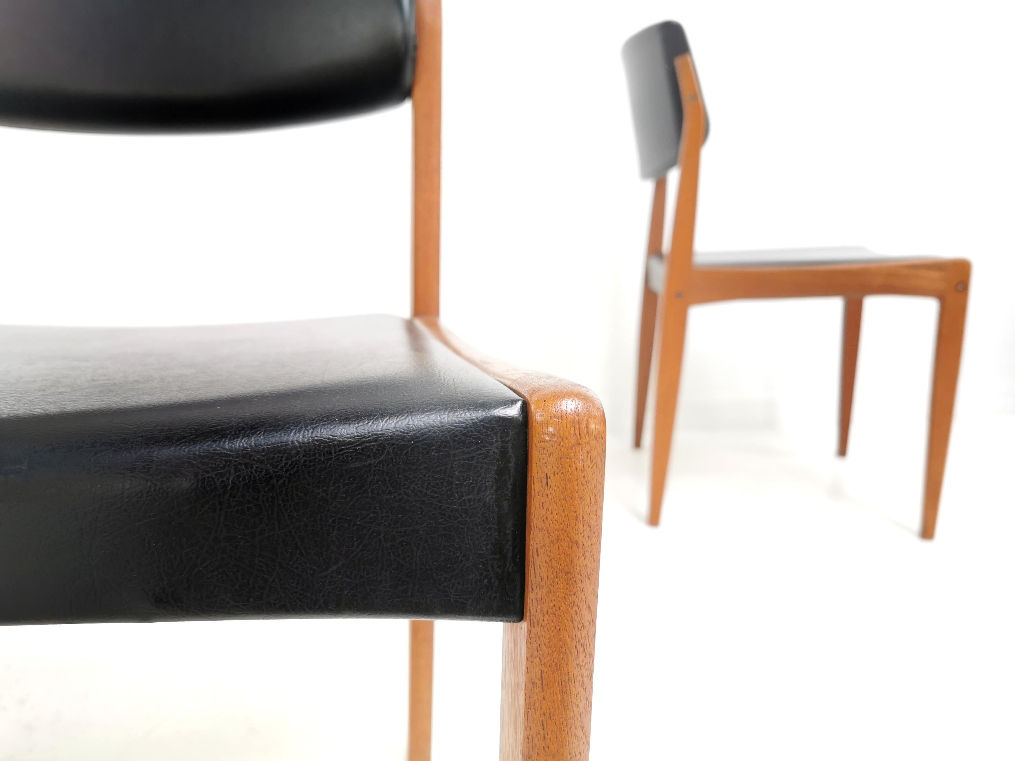 Pair of Brahmin Midcentury Dining Chairs Teak and Black Vinyl, 1960s 4