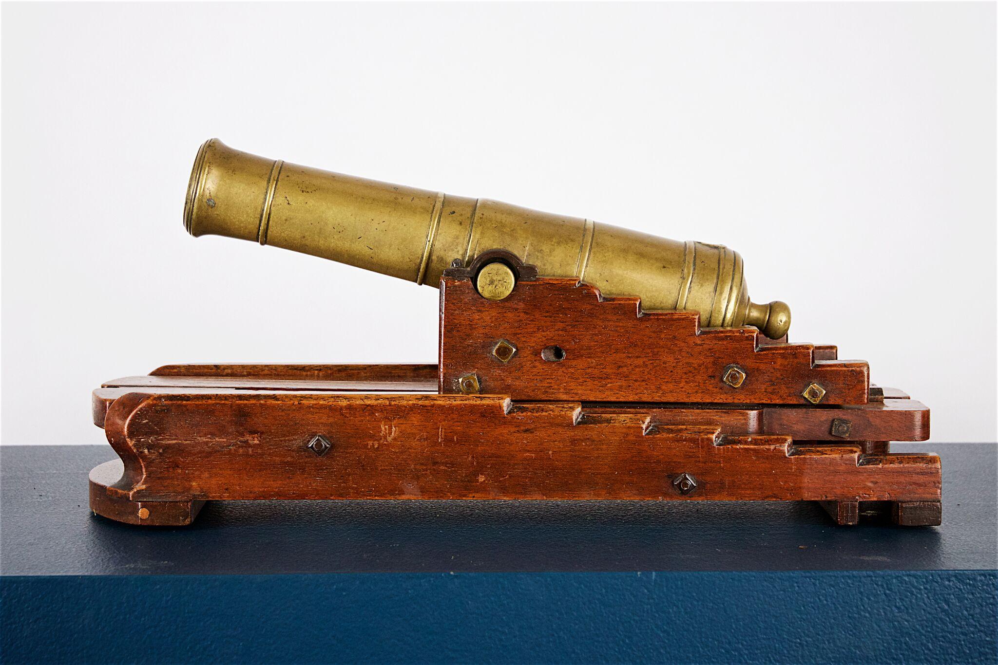 Pair of 19th Century Models of 32-Pounder Canon on Mahogany Elevating Carriages 5