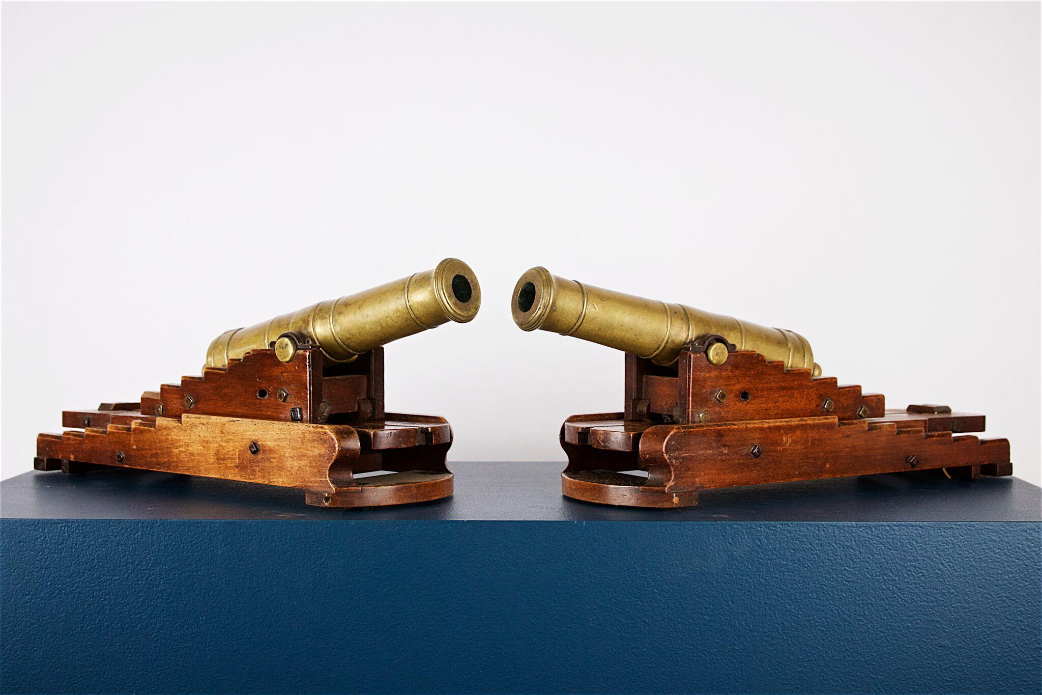 A very good pair of brass 19th century models of 32-pounder canon on mahogany elevating carriages. Circa 1840 English