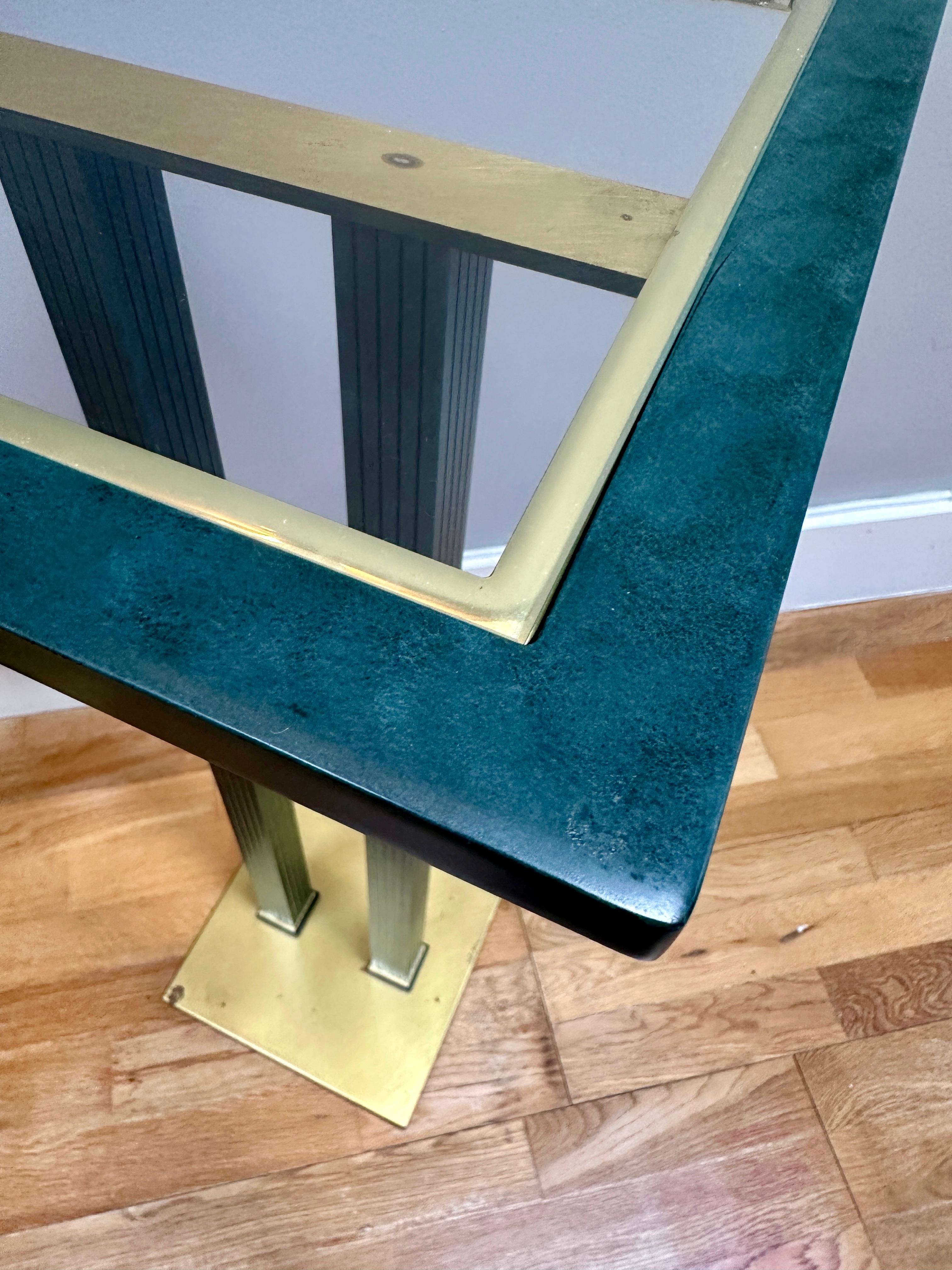 Una coppia di piedistalli italiani in ottone e bronzo patinato in vendita 3