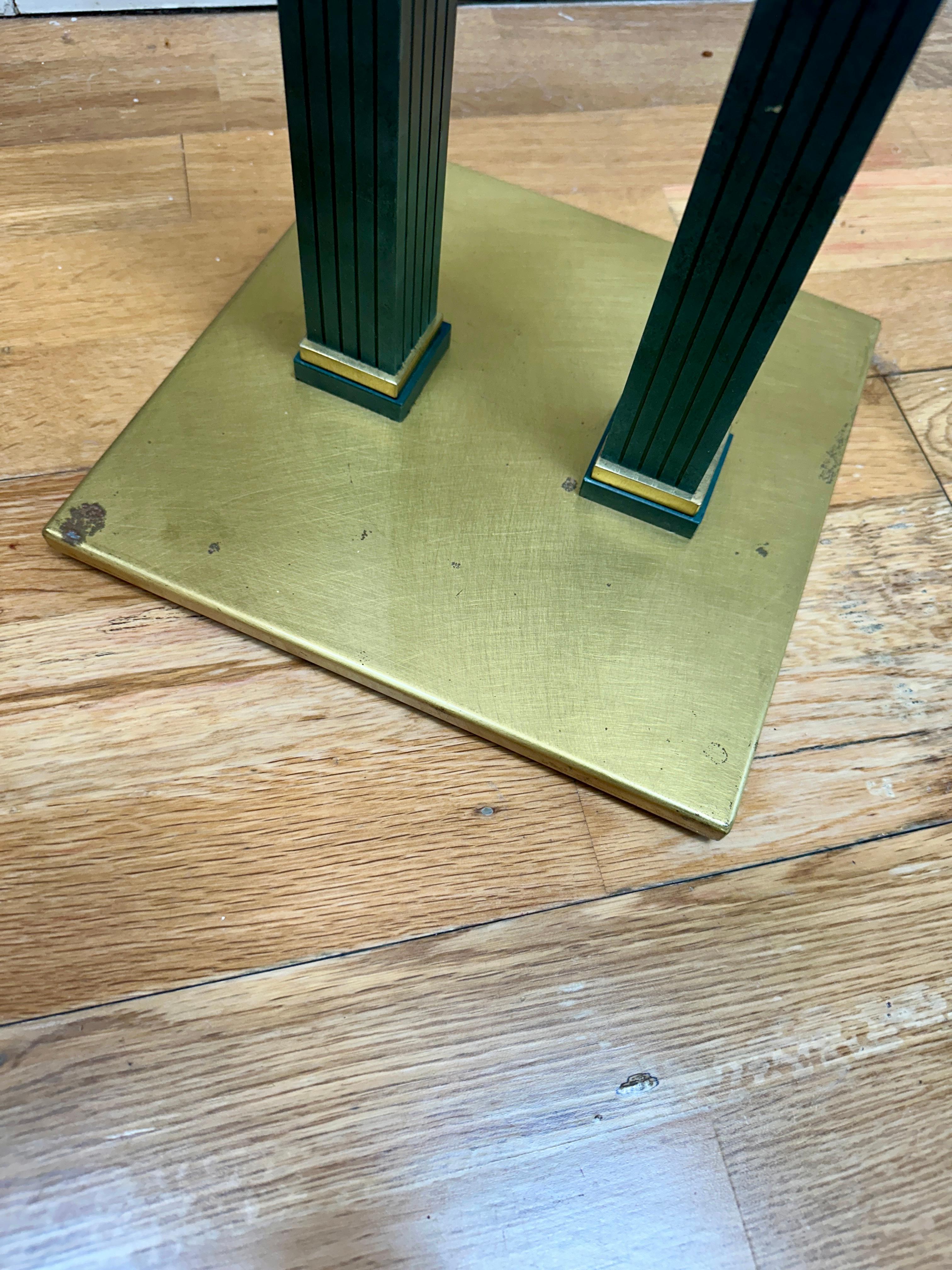 Una coppia di piedistalli italiani in ottone e bronzo patinato in vendita 2