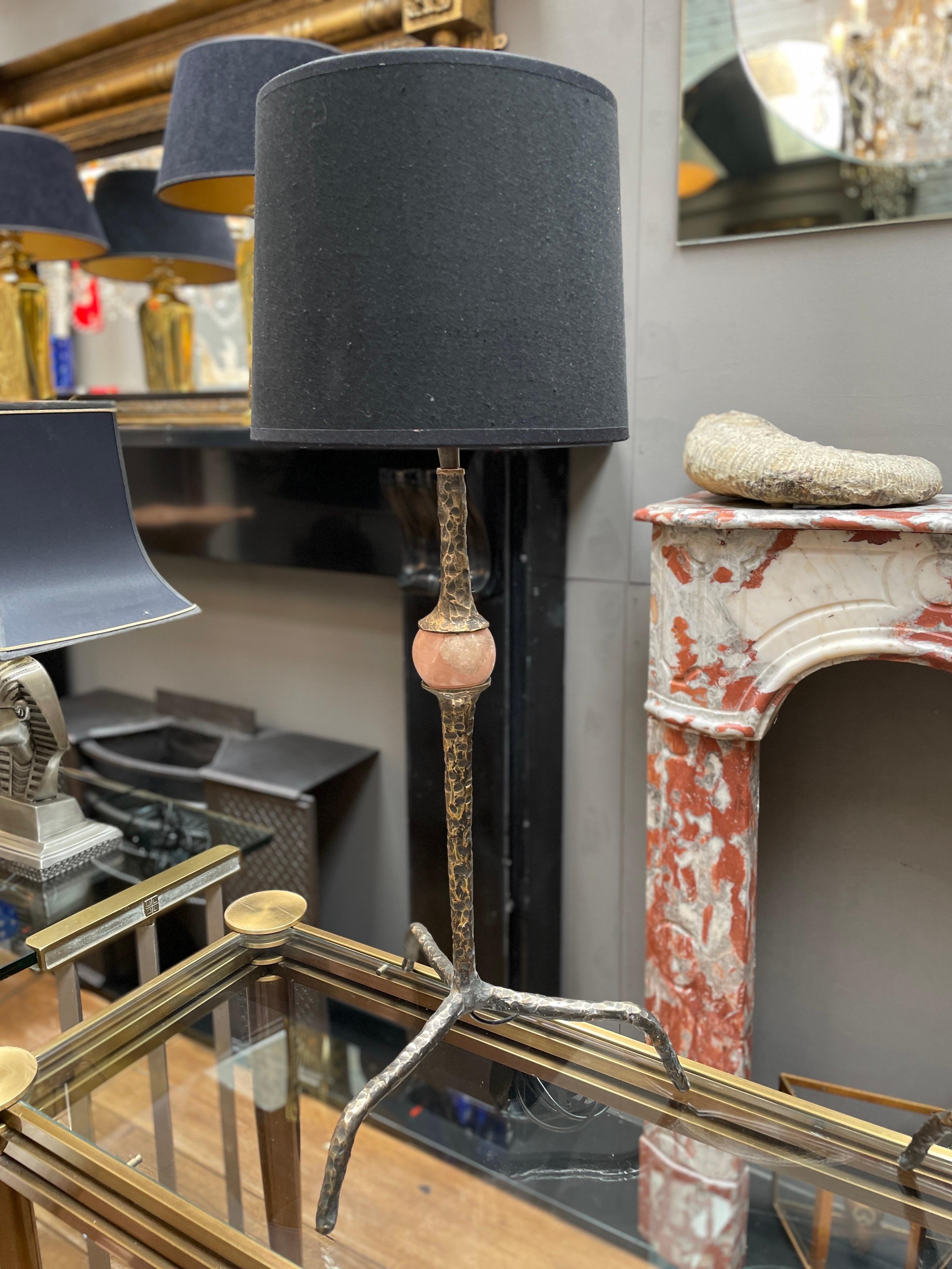 Pair of Brass and Quartz Organic Table Lamps In Good Condition For Sale In London, GB