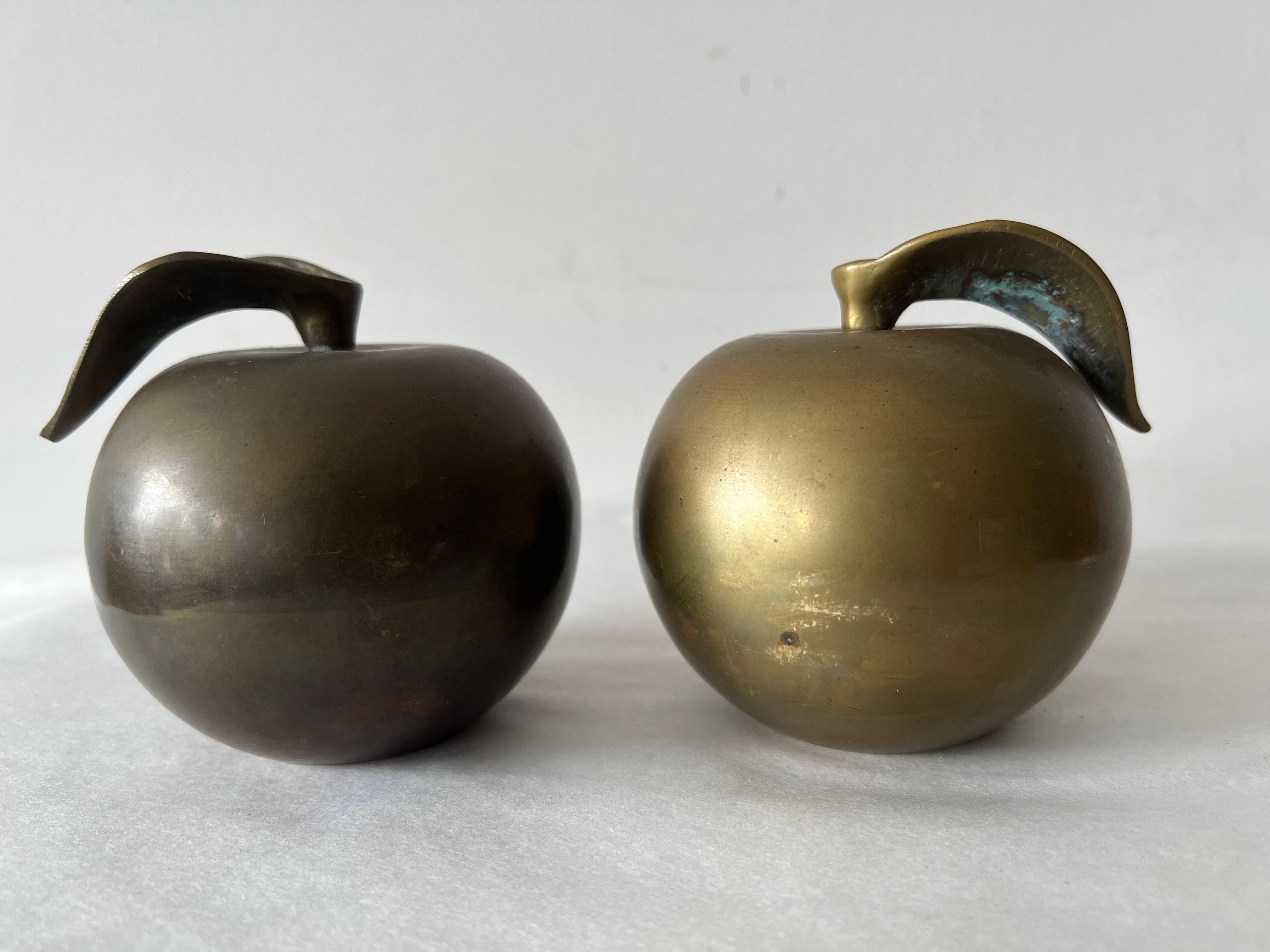 Mid-Century Modern A Pair Of Brass Apple Sculptures Decorative 1960's For Sale