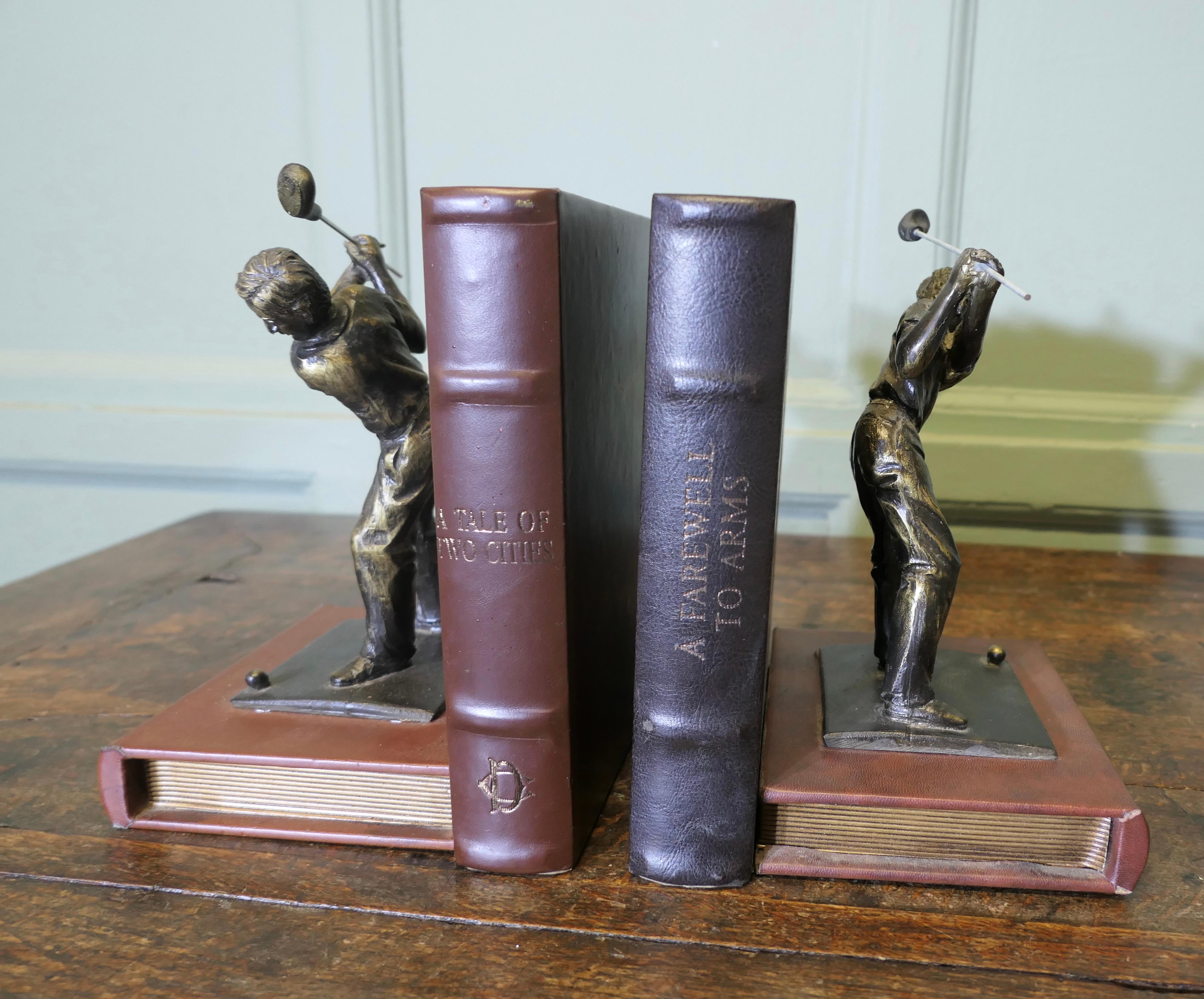 Mid-Century moderno Una coppia di fermalibri in ottone per gli appassionati di golf   Una coppia molto attraente in vendita