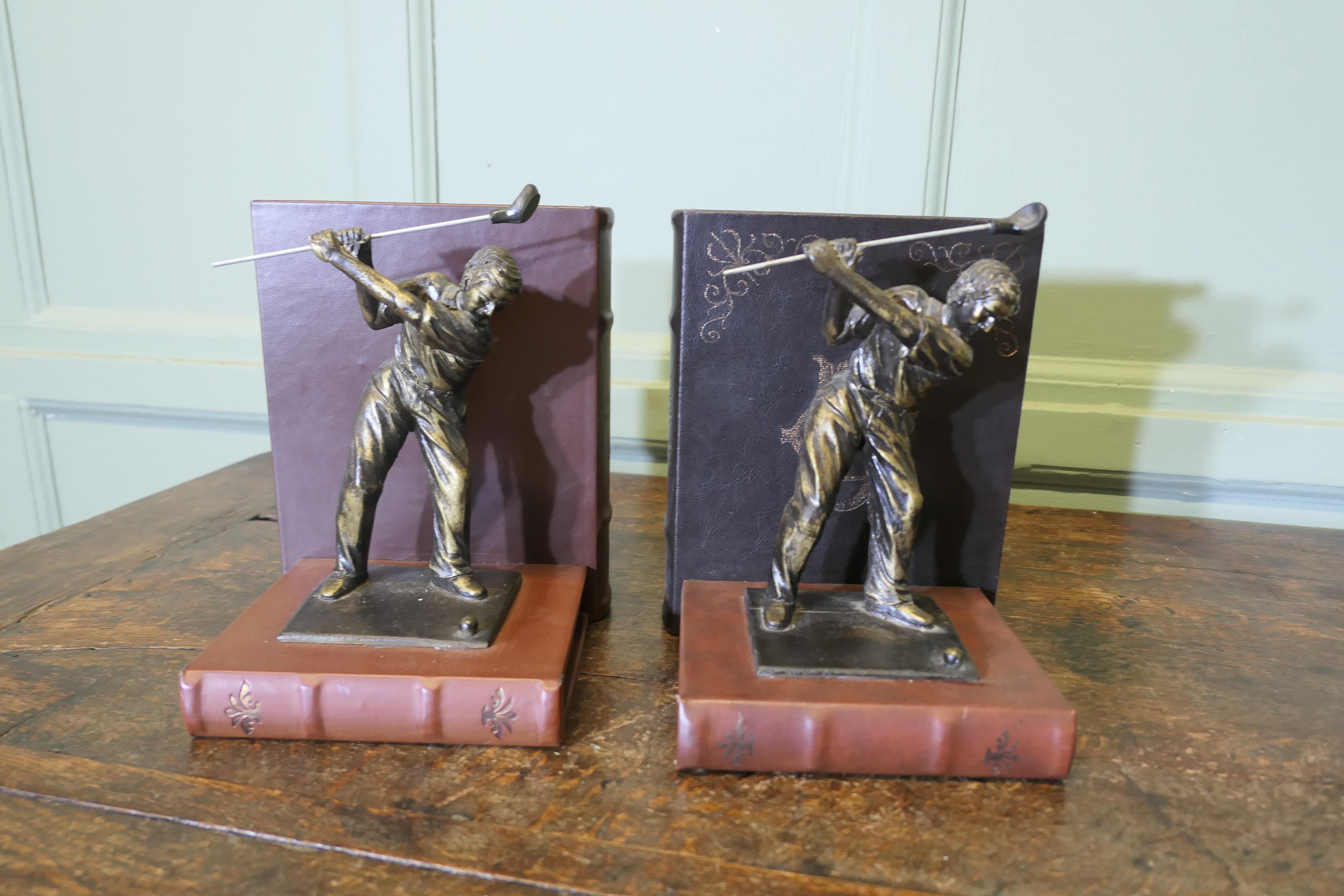 Una coppia di fermalibri in ottone per gli appassionati di golf   Una coppia molto attraente In condizioni buone in vendita a Godshill, Isle of Wight