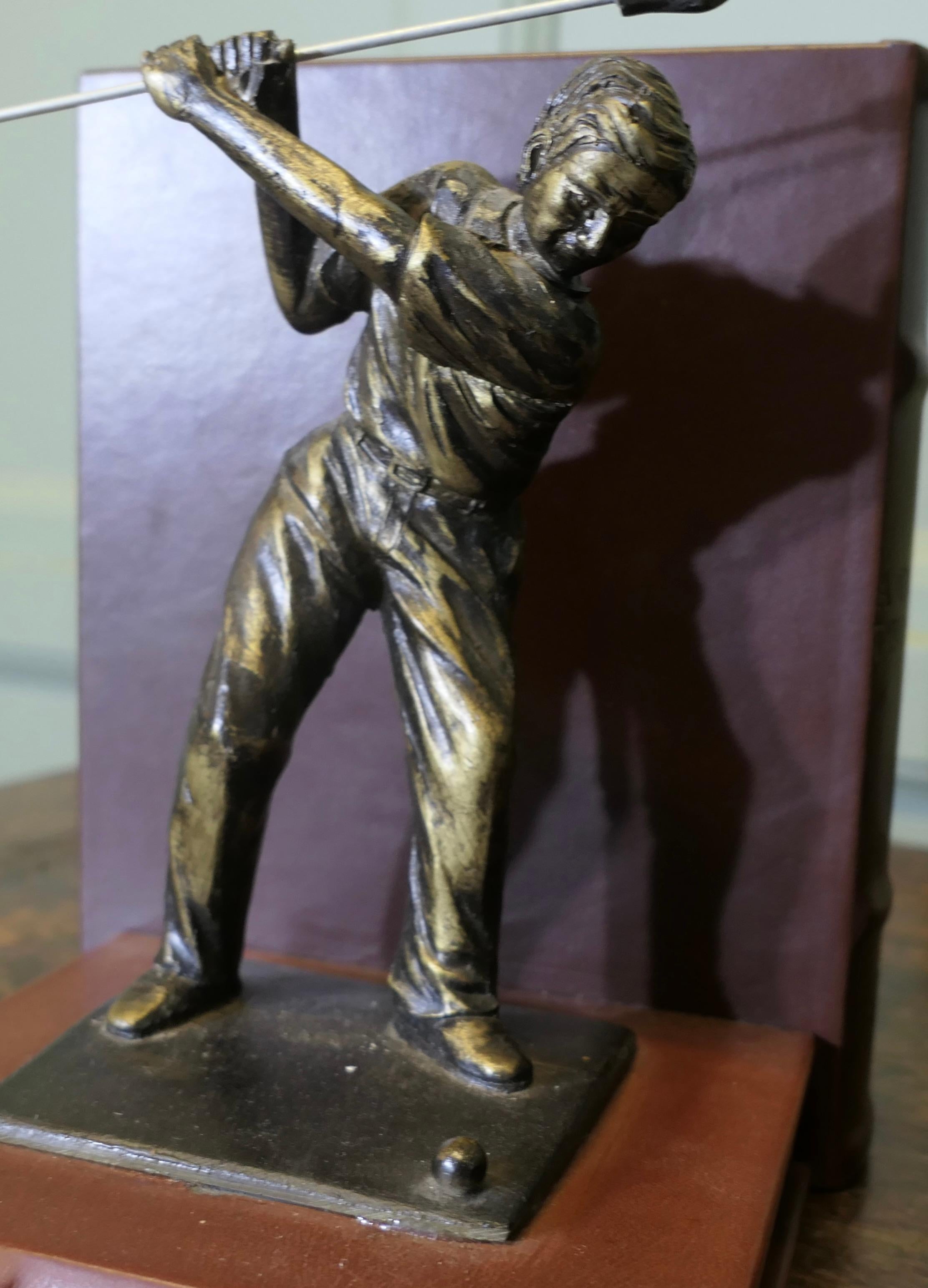 Metà XX secolo Una coppia di fermalibri in ottone per gli appassionati di golf   Una coppia molto attraente in vendita