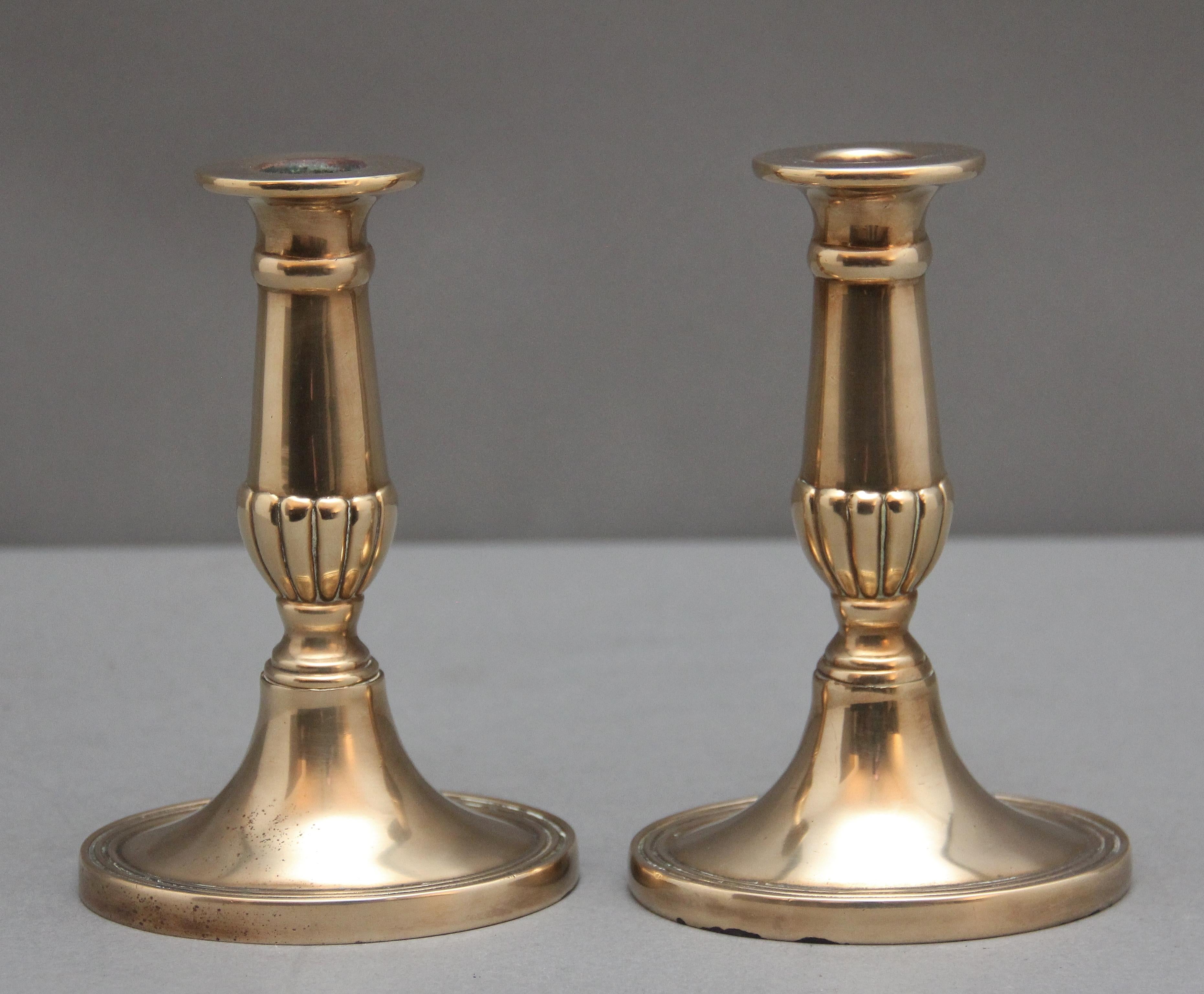 A pair of brass Georgian candlesticks In Good Condition For Sale In Martlesham, GB