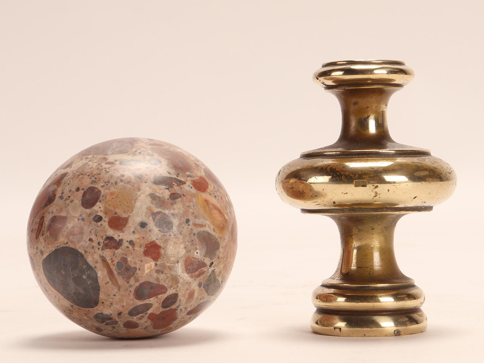 A pair of brecciated marble Paradise spheres, Italy end of 19th century. For Sale 6