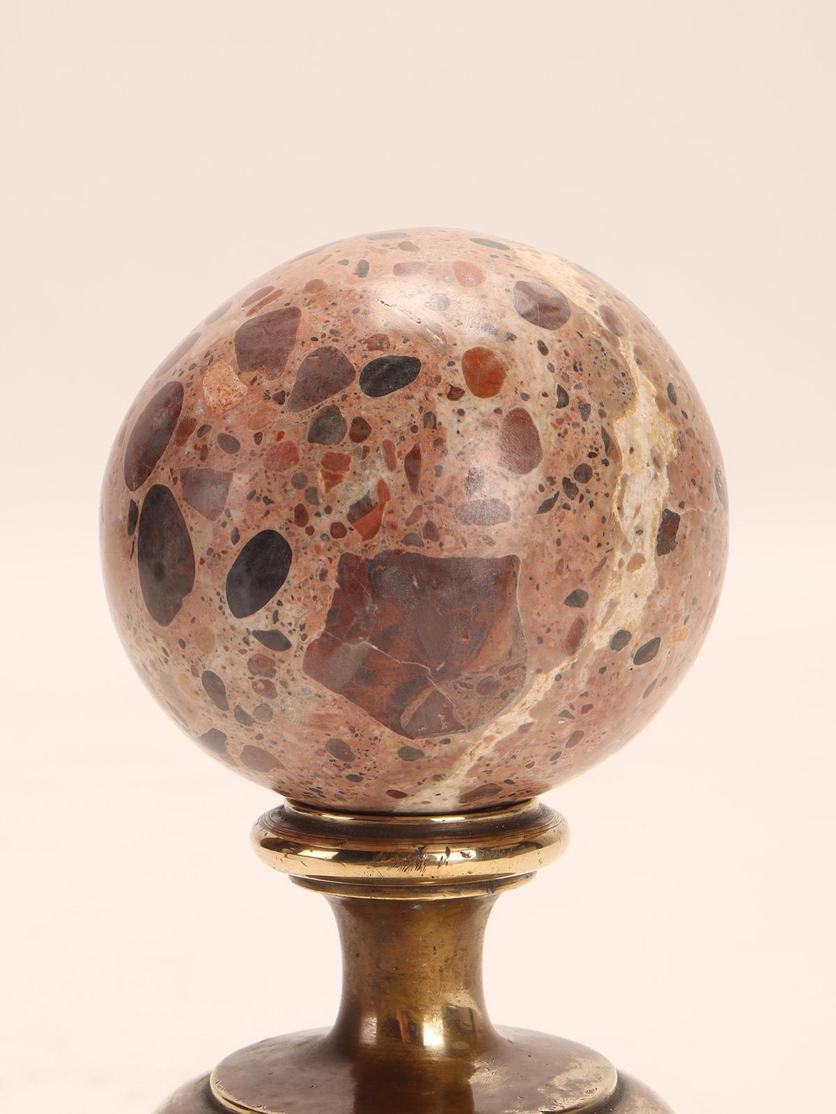 A pair of brecciated marble Paradise spheres, Italy end of 19th century. In Good Condition For Sale In Milan, IT