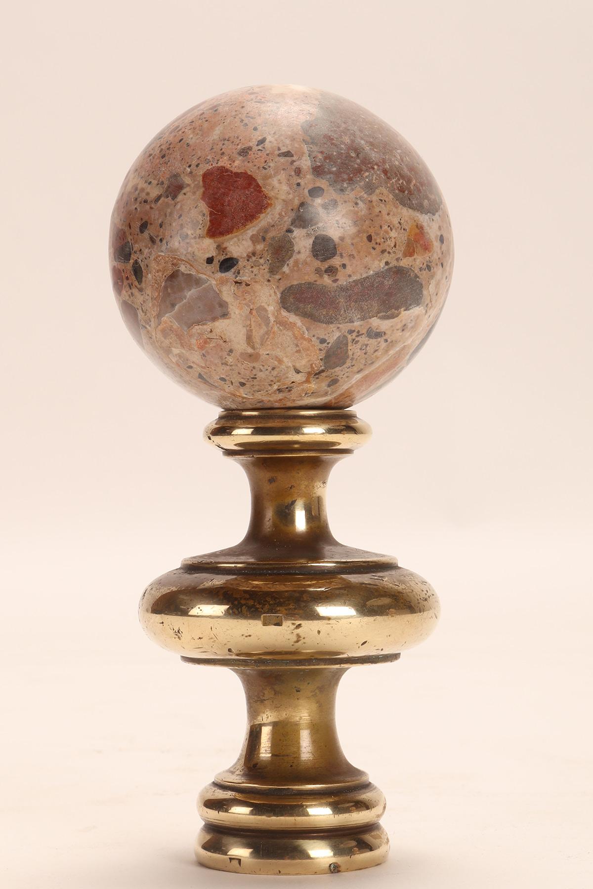 A pair of brecciated marble Paradise spheres, Italy end of 19th century. For Sale 2