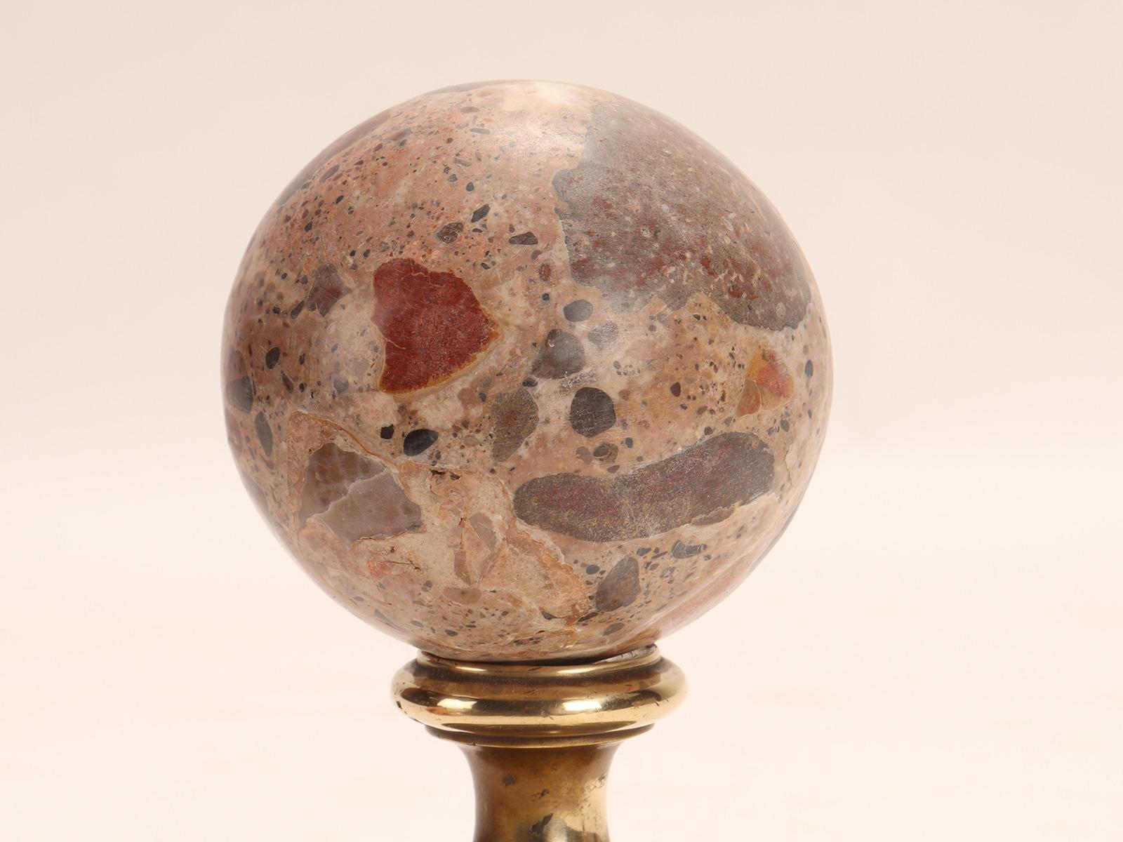 A pair of brecciated marble Paradise spheres, Italy end of 19th century. For Sale 3