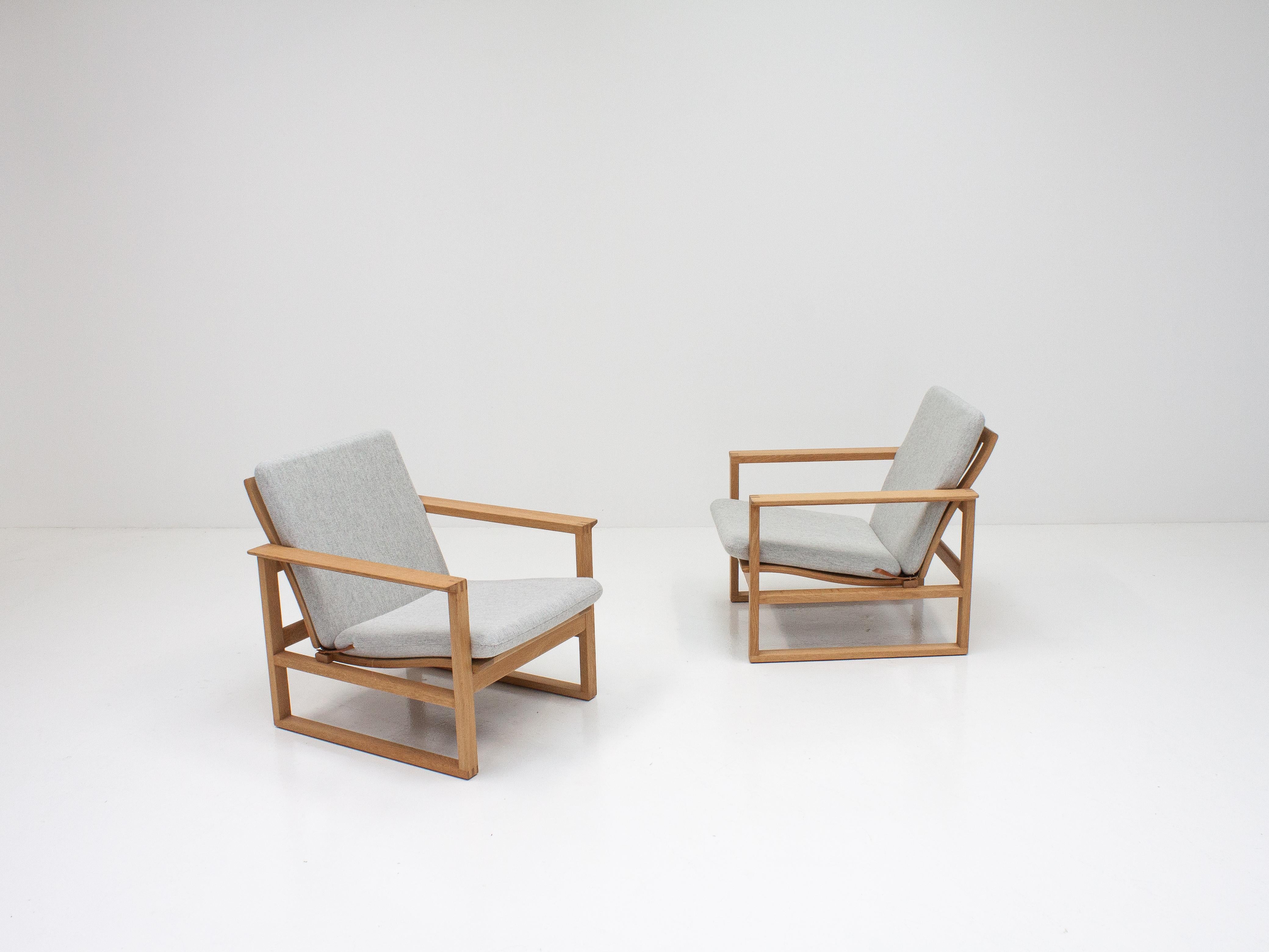 Pair of Børge Mogensen 2256 Lounge Chairs, Fredericia, Denmark, 1956 In Good Condition In London Road, Baldock, Hertfordshire