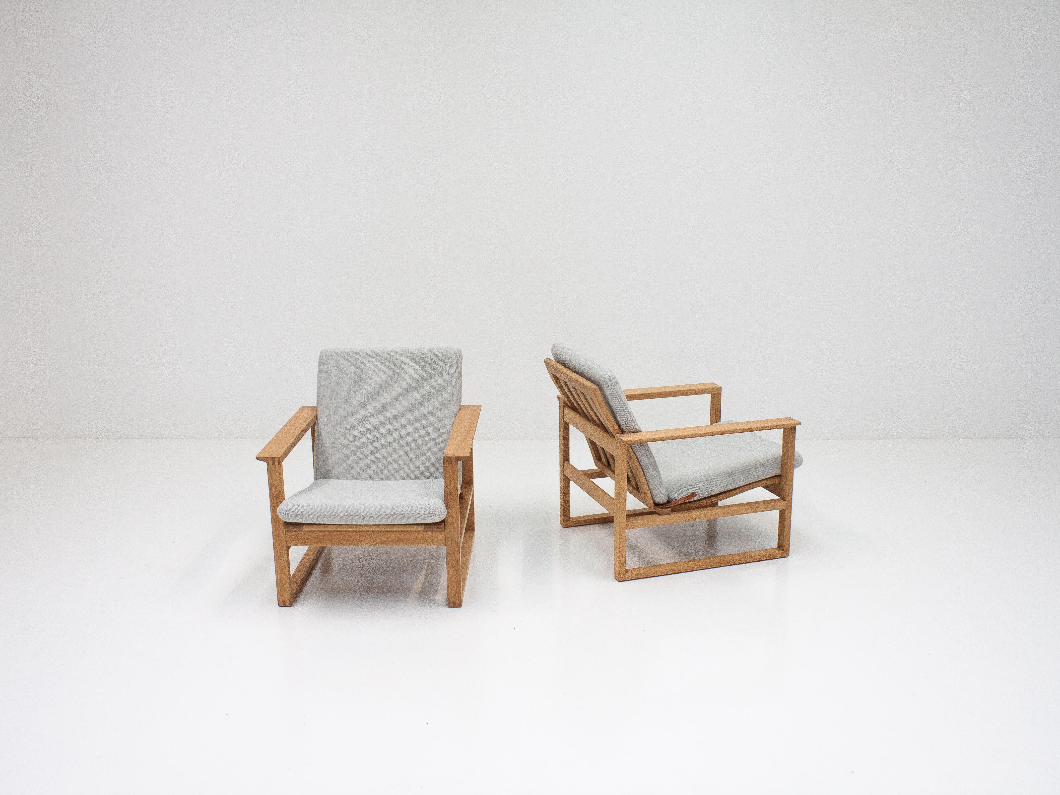 20th Century Pair of Børge Mogensen 2256 Lounge Chairs, Fredericia, Denmark, 1956