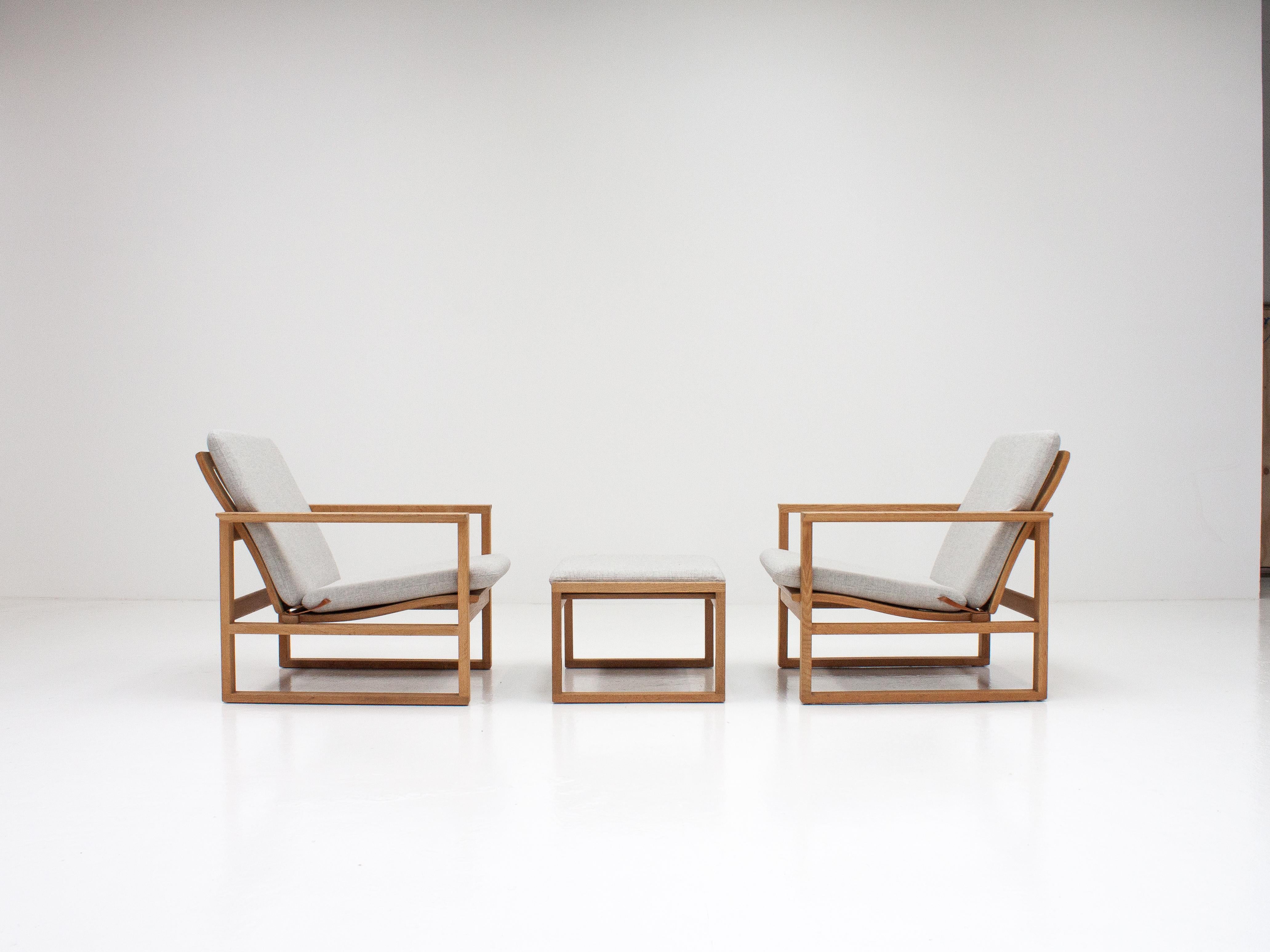 Mid-Century Modern Pair of Børge Mogensen 2256 Lounge Chairs with Footstool, Fredericia, Denmark