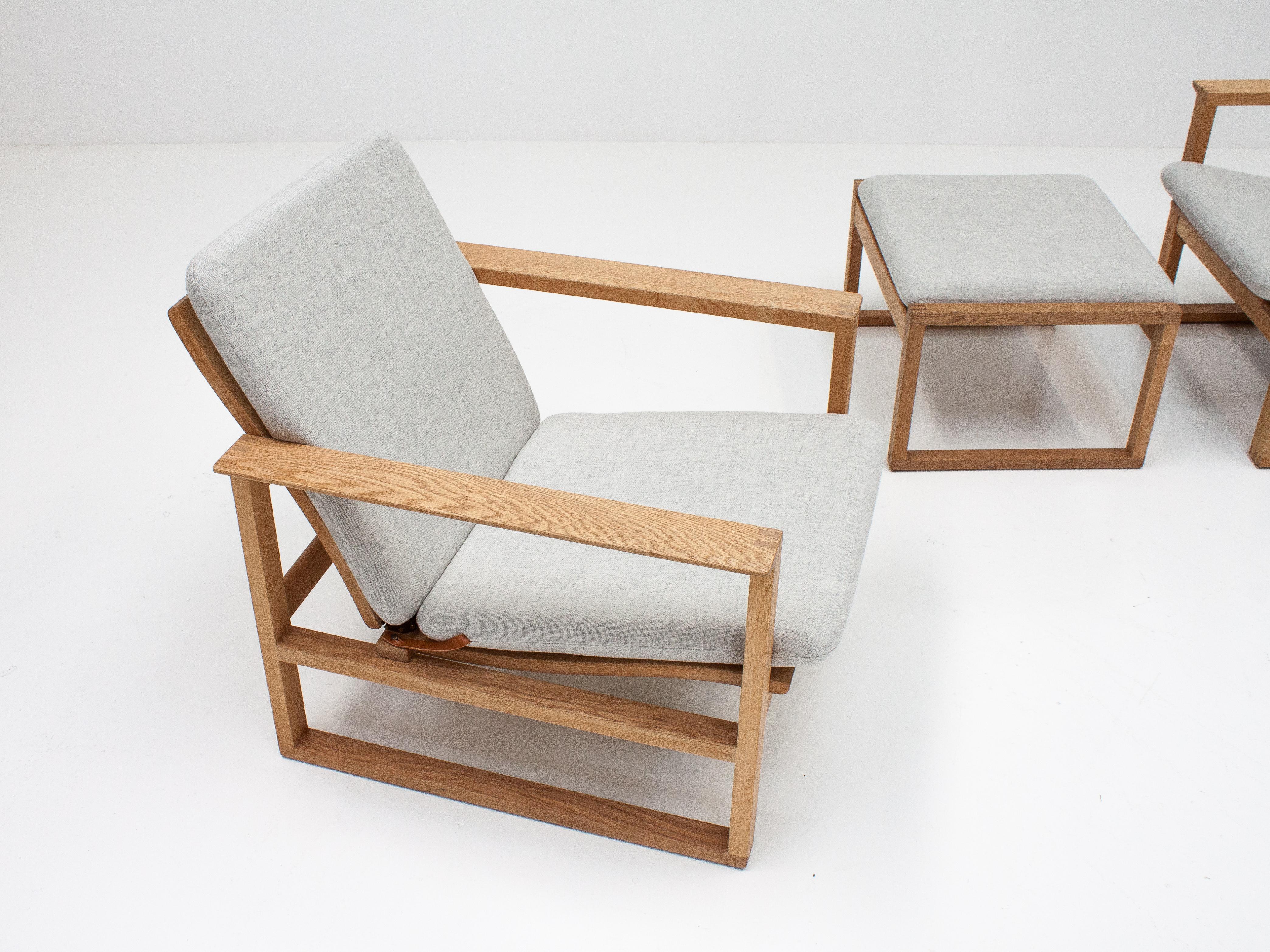 Pair of Børge Mogensen 2256 Lounge Chairs with Footstool, Fredericia, Denmark In Good Condition In London Road, Baldock, Hertfordshire