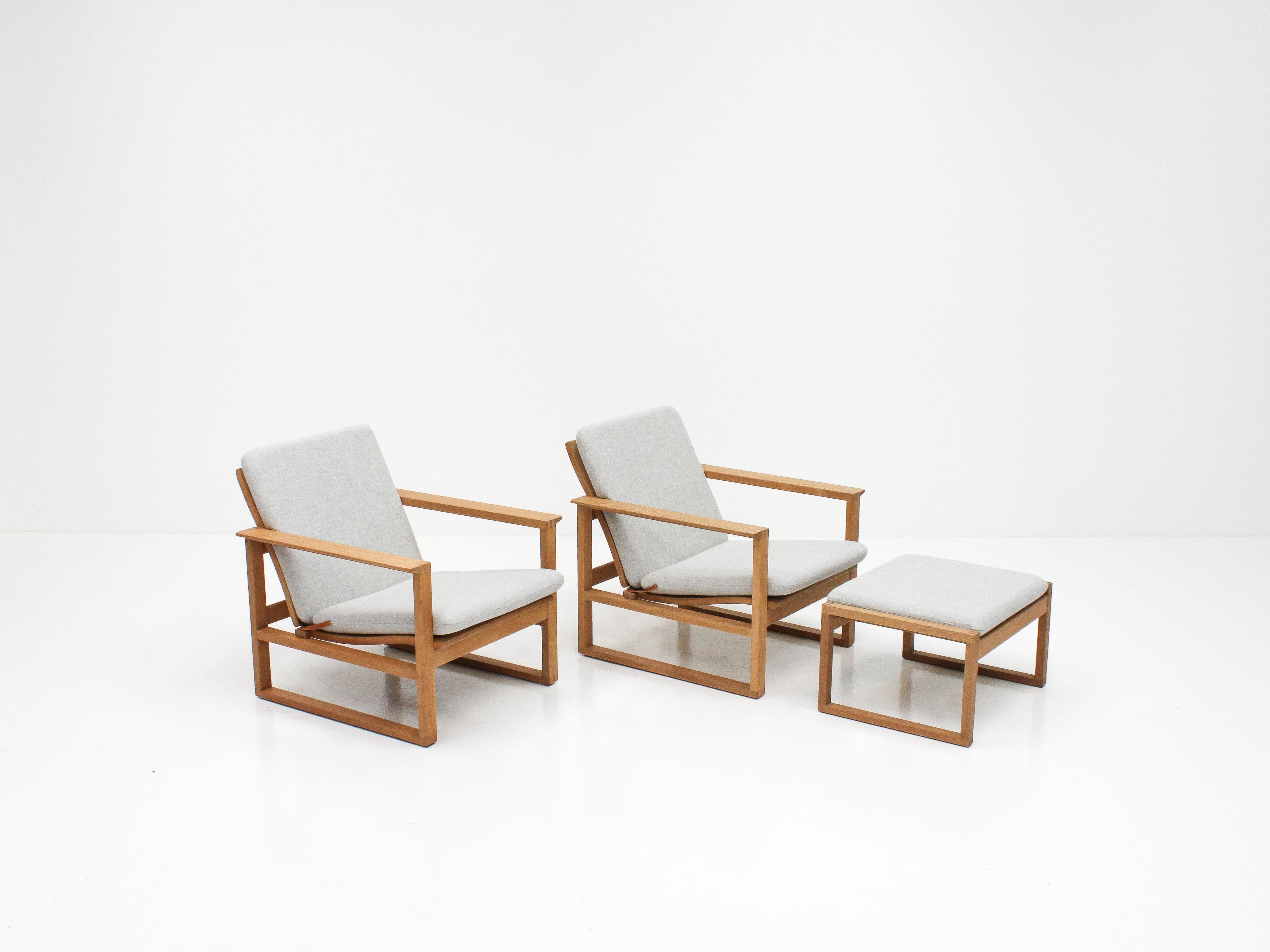 Pair of Børge Mogensen 2256 Lounge Chairs with Footstool, Fredericia, Denmark 1