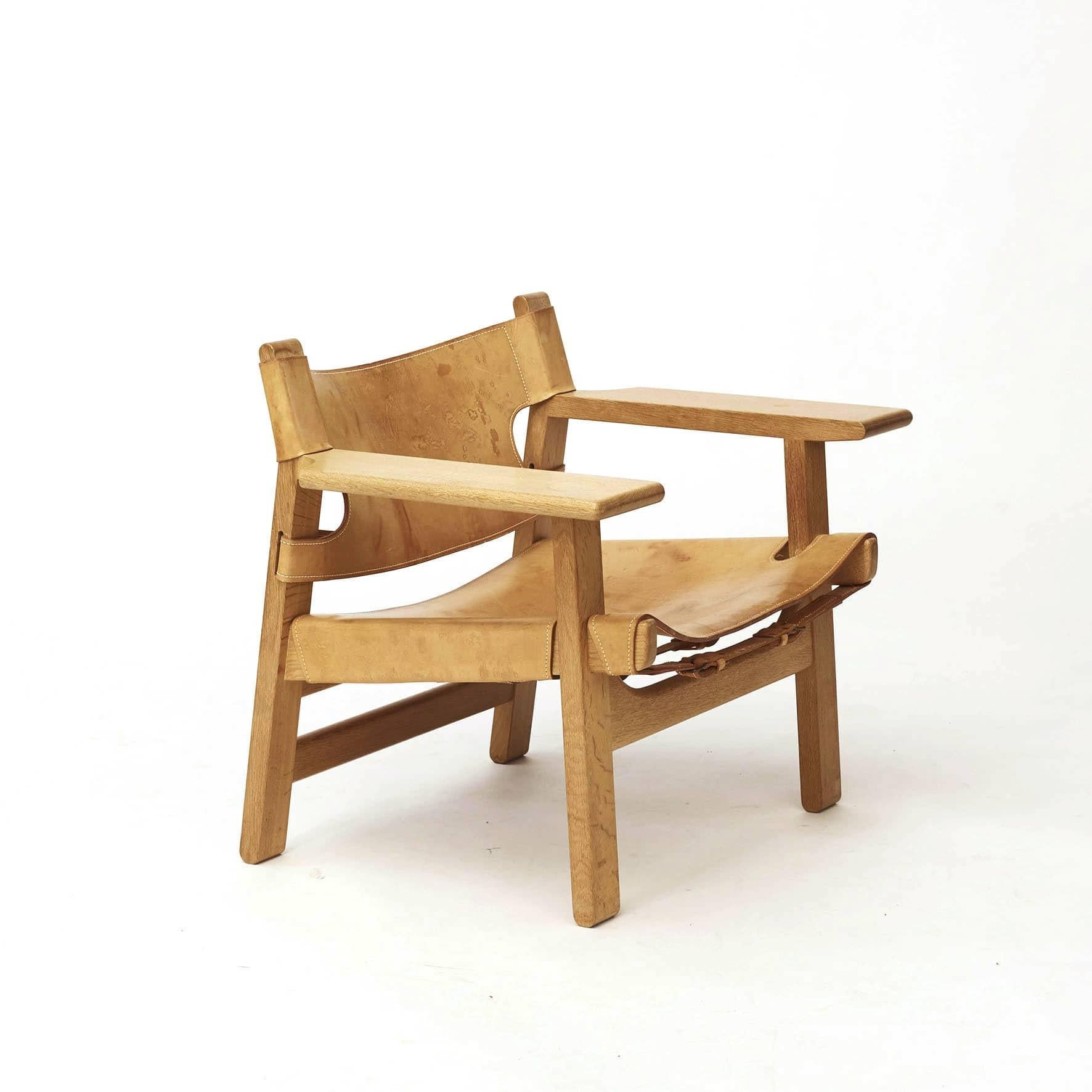 A pair of 'The Spanish Chair'.
Designed by Børge Mogensen in 1958 for Fredericia Furniture. Made at Fredericia Furniture, mid 1960s.
Made of solid oak with light saddle leather. Original untouched condition with natural patina.

Price is for a pair