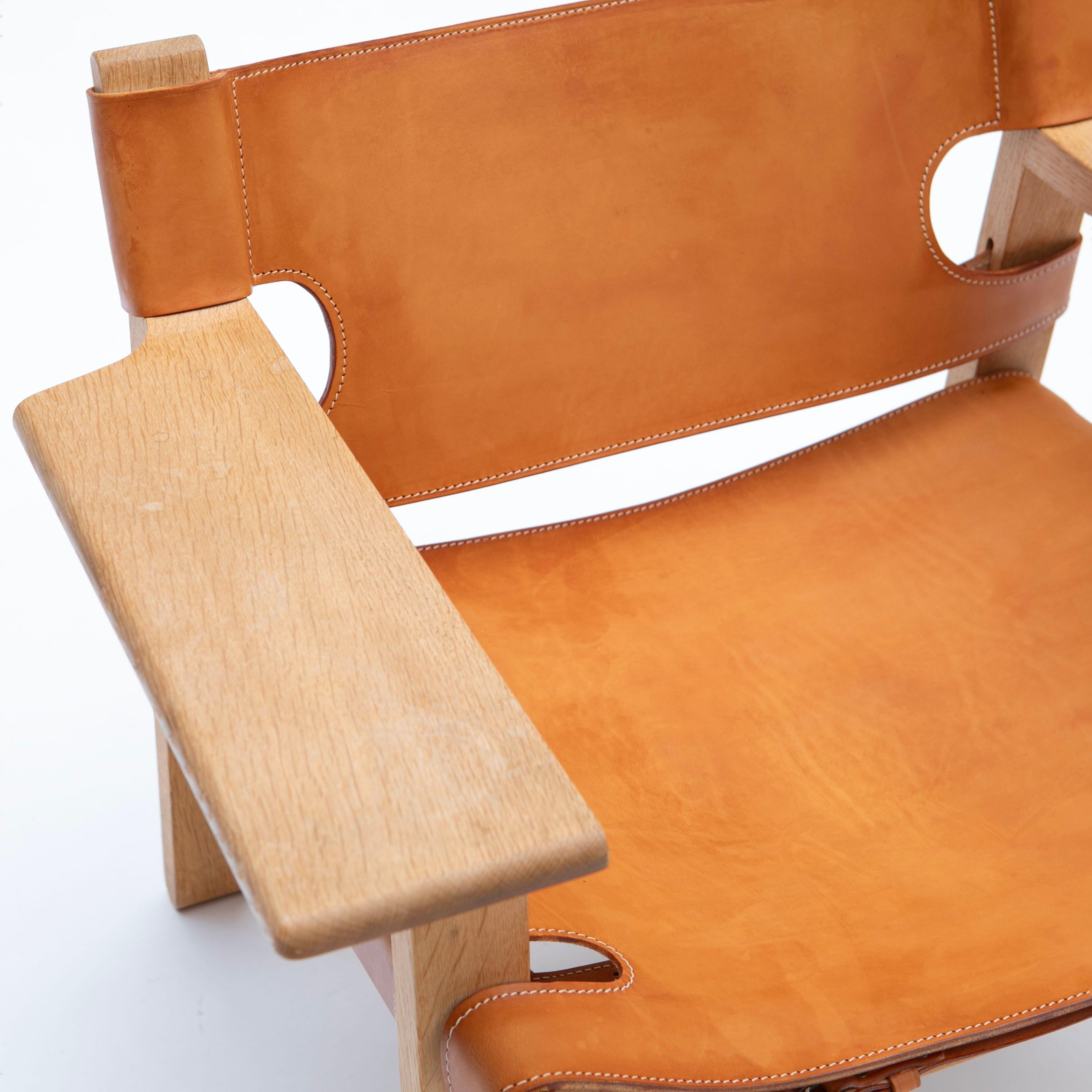 A Pair of Børge Mogensen 'The Spanish Chair' in Oak and Light Saddle Leather 5