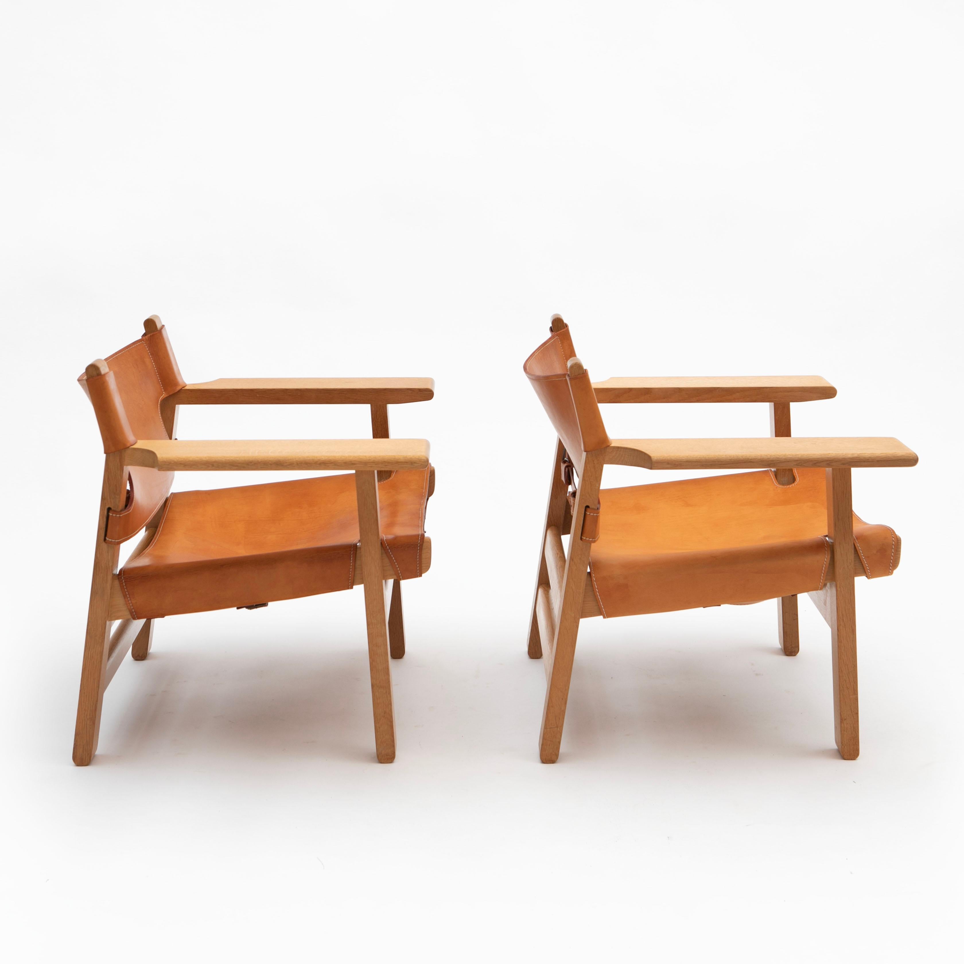 A pair of 'The Spanish Chair', model 2226.
Designed by Børge Mogensen in 1958 for Fredericia Furniture.

Made of solid oak with light saddle leather.
Original untouched condition with natural patina.

Price is for a pair (2)