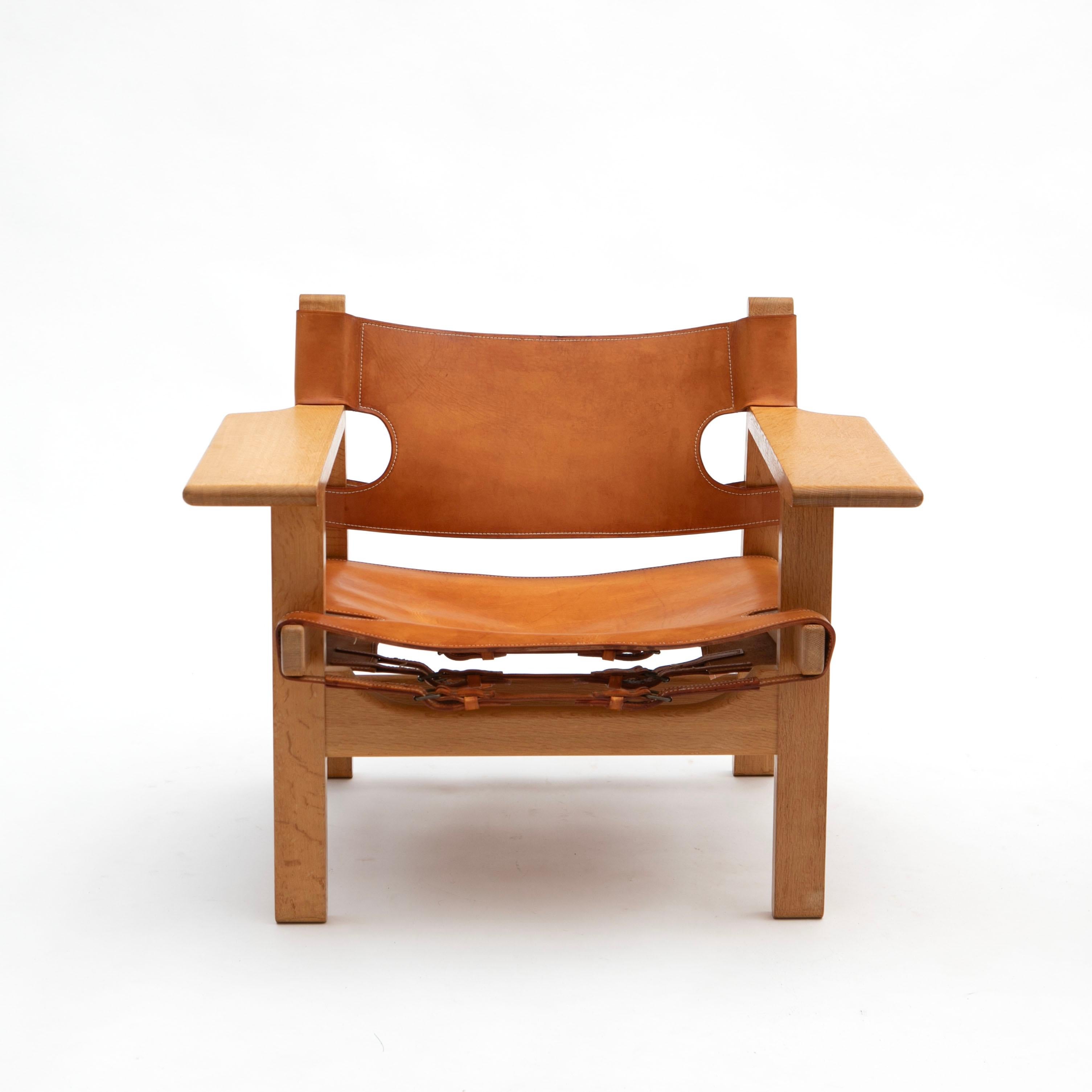 A Pair of Børge Mogensen 'The Spanish Chair' in Oak and Light Saddle Leather In Good Condition For Sale In Kastrup, DK