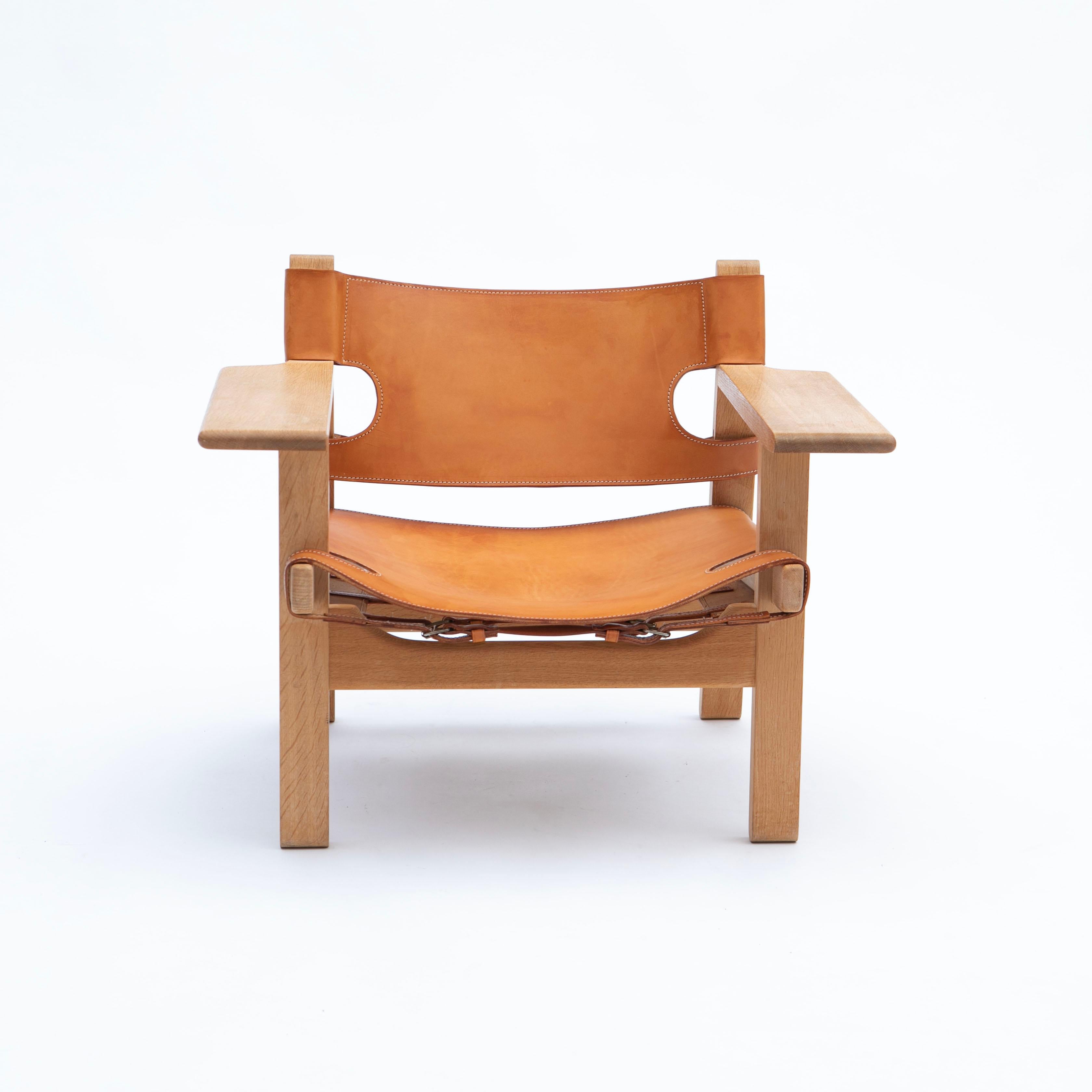 20th Century A Pair of Børge Mogensen 'The Spanish Chair' in Oak and Light Saddle Leather