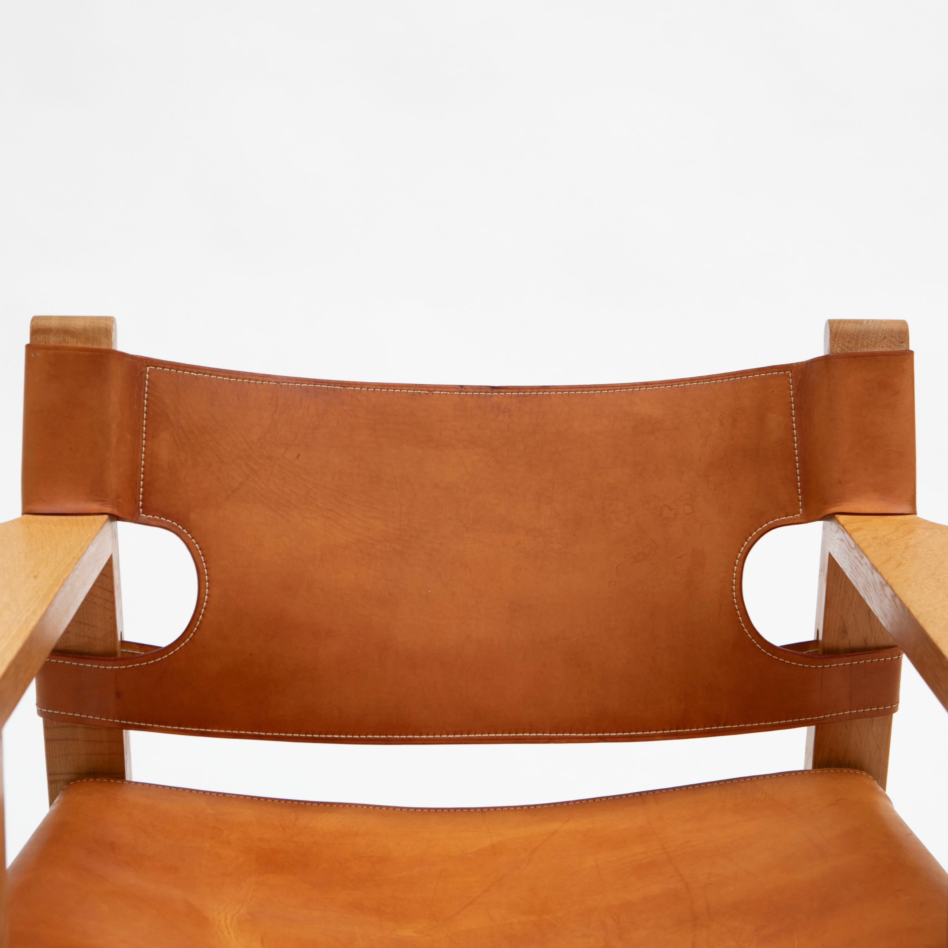 20th Century A Pair of Børge Mogensen 'The Spanish Chair' in Oak and Light Saddle Leather For Sale