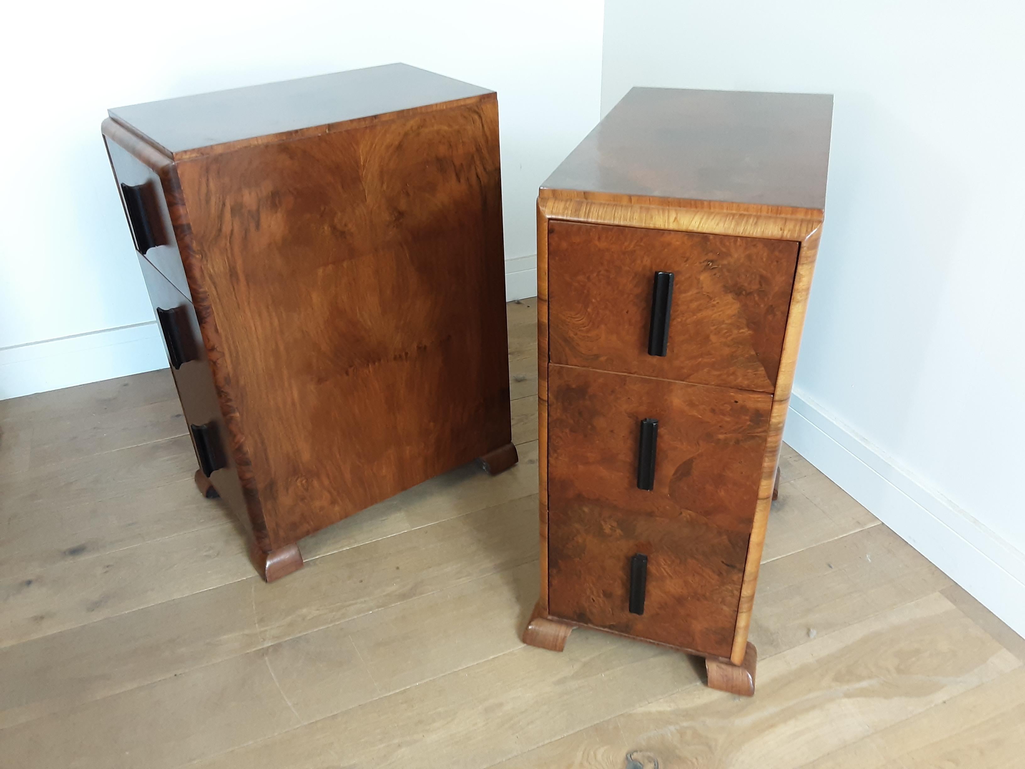 20th Century Pair of British Art Deco Bedside Cabinets Brown Burr Walnut from the 1930s