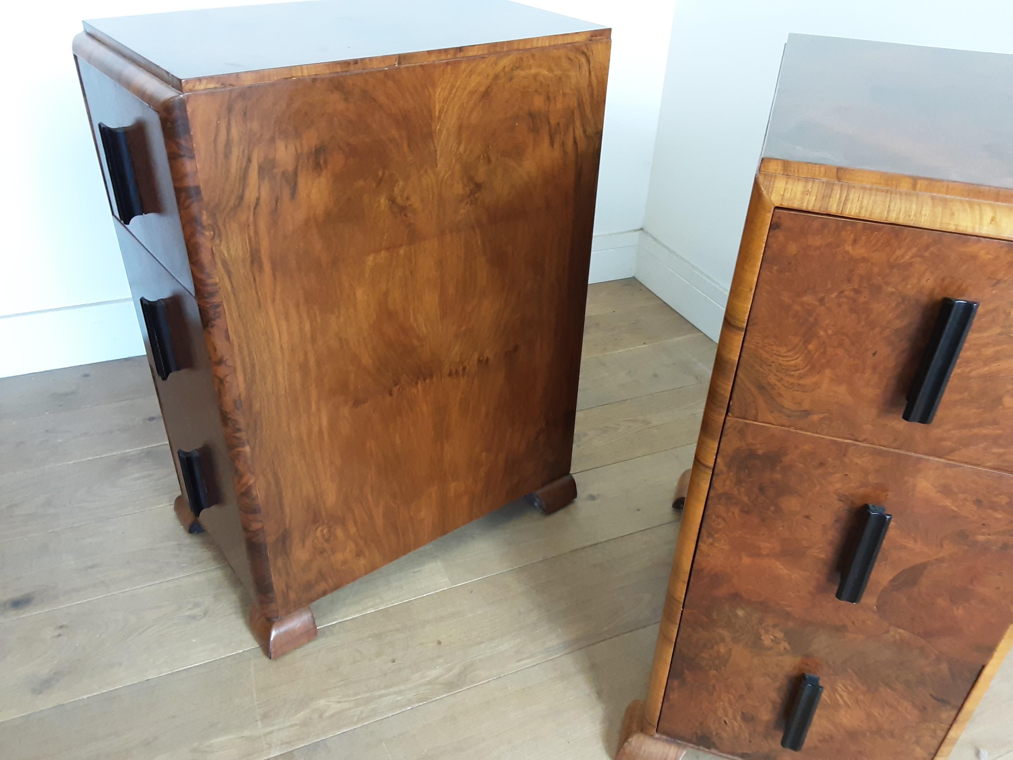 Pair of British Art Deco Bedside Cabinets Brown Burr Walnut from the 1930s 1