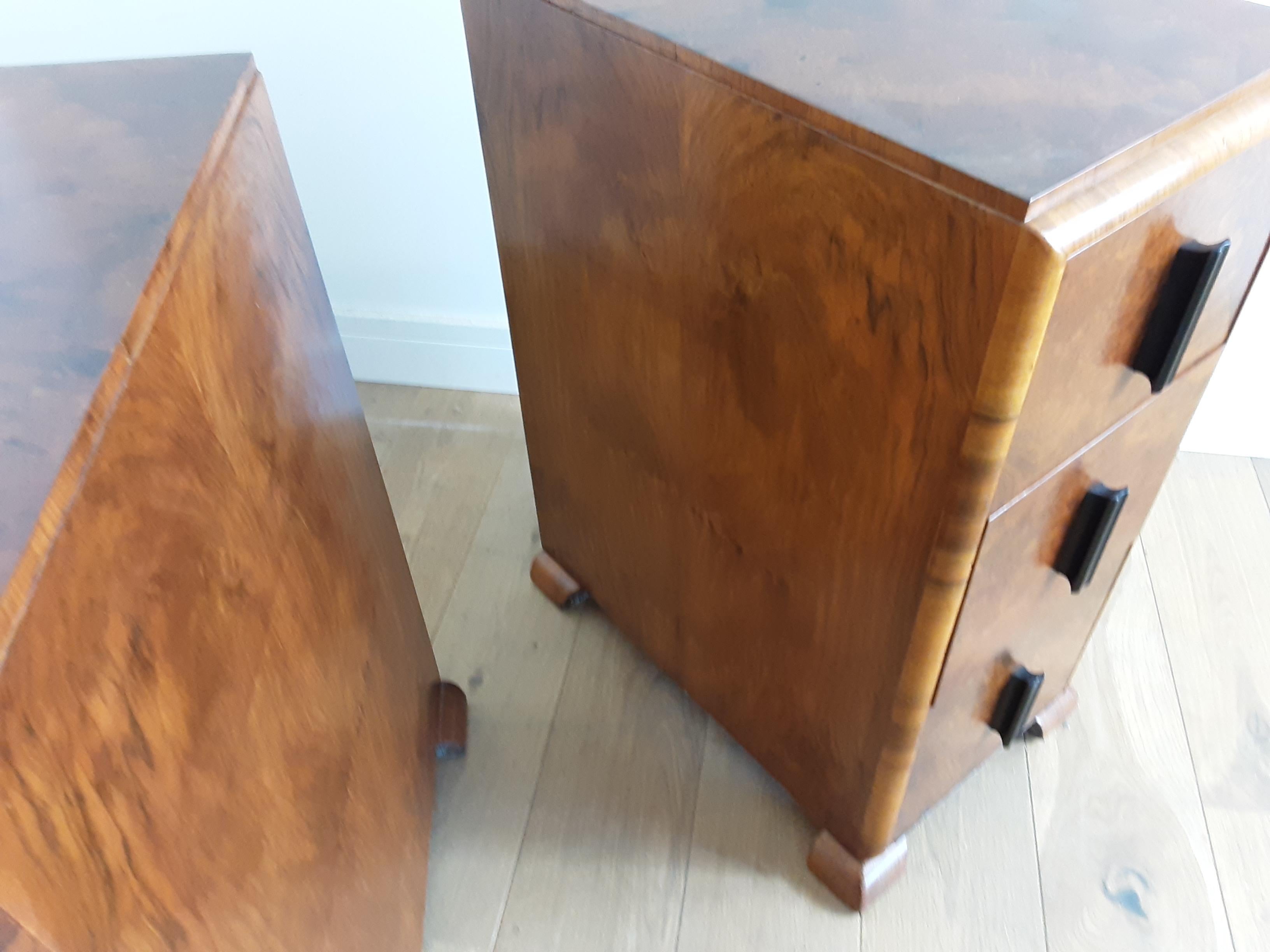 Pair of British Art Deco Bedside Cabinets Brown Burr Walnut from the 1930s 2