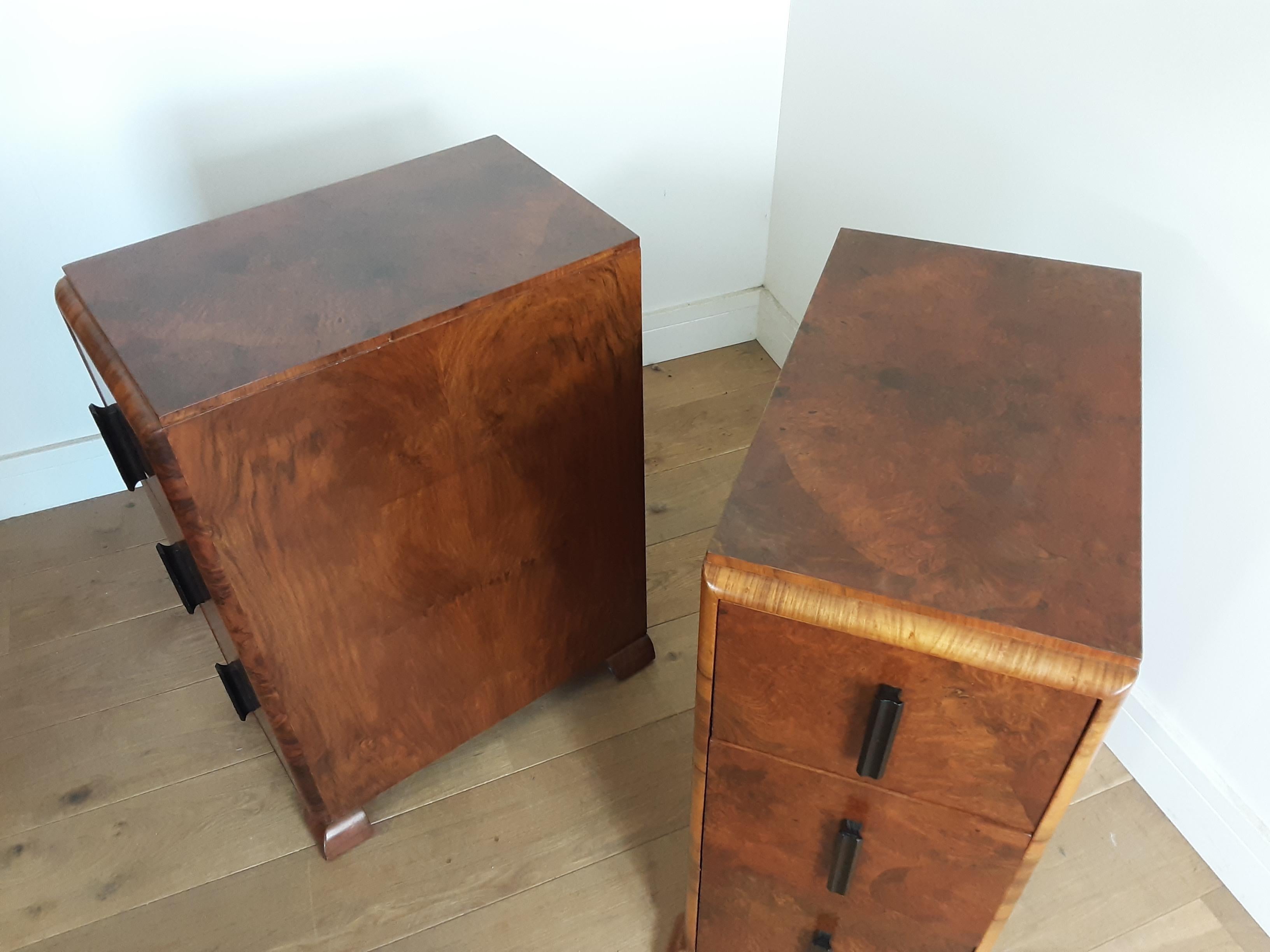 Pair of British Art Deco Bedside Cabinets Brown Burr Walnut from the 1930s 3