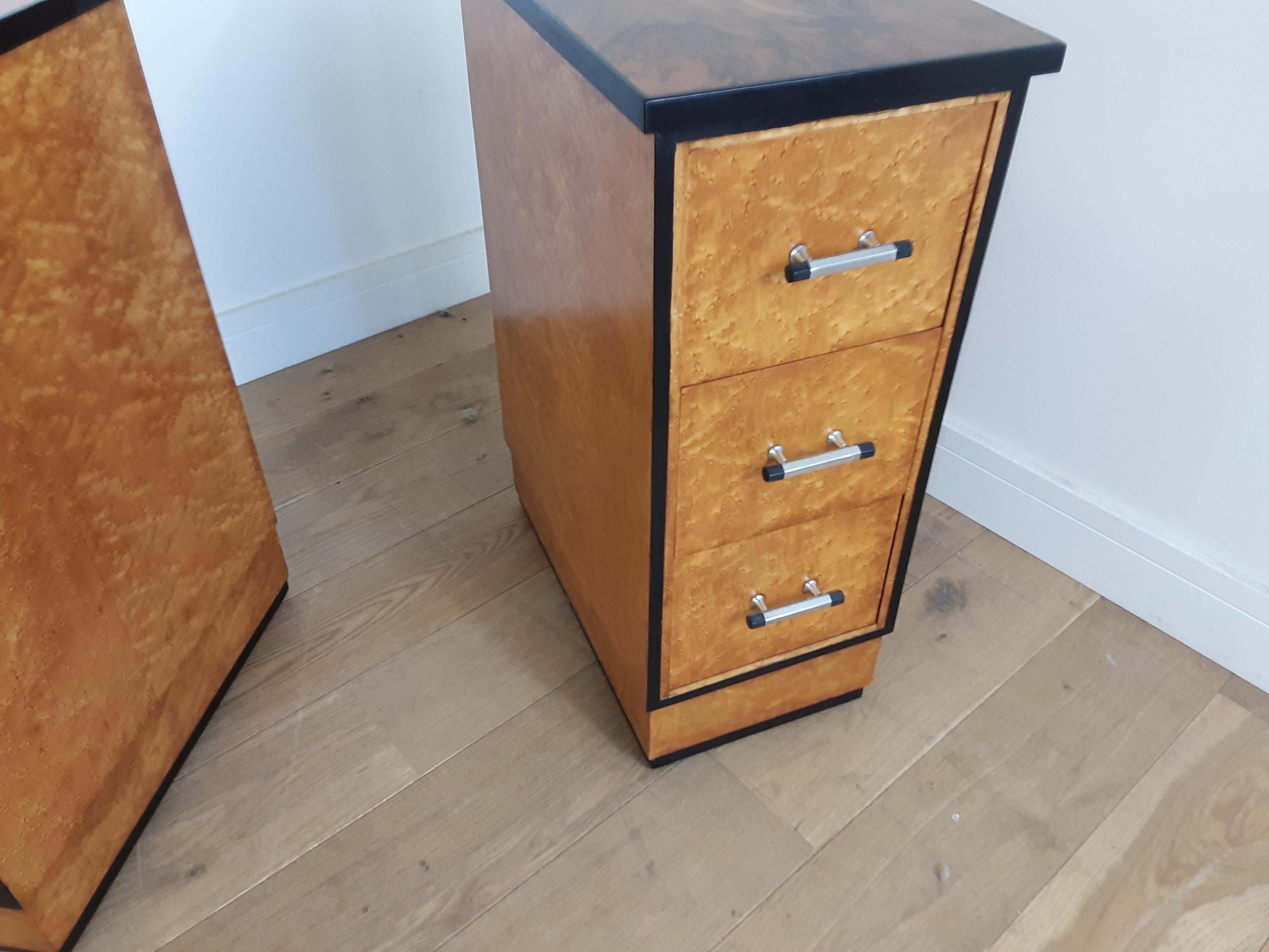 Pair of British Art Deco Bedside Cabinets by Epstein in Birdseye Maple, 1930s 8