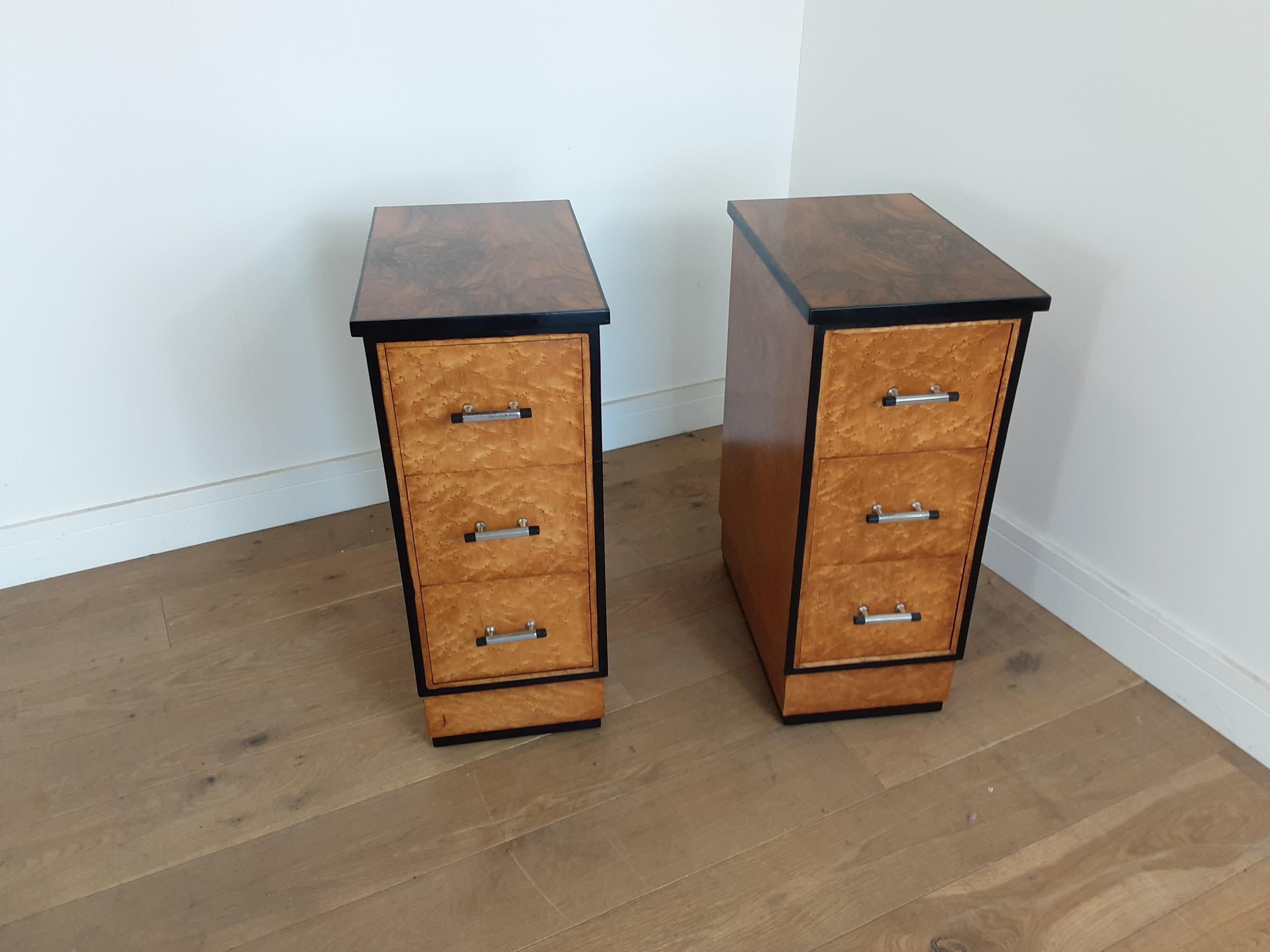 Pair of British Art Deco Bedside Cabinets by Epstein in Birdseye Maple, 1930s In Good Condition In London, GB