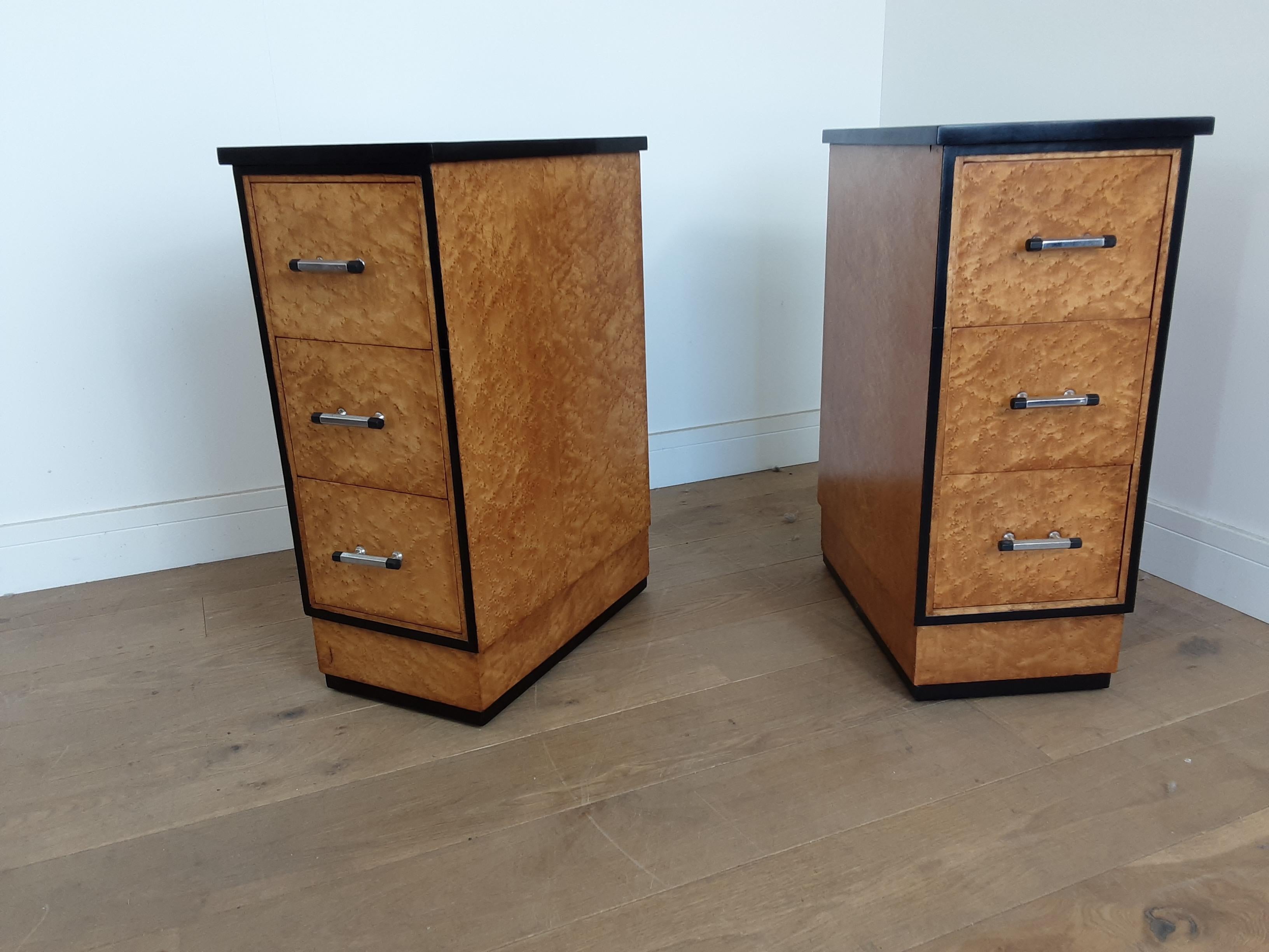 Pair of British Art Deco Bedside Cabinets by Epstein in Birdseye Maple, 1930s 1