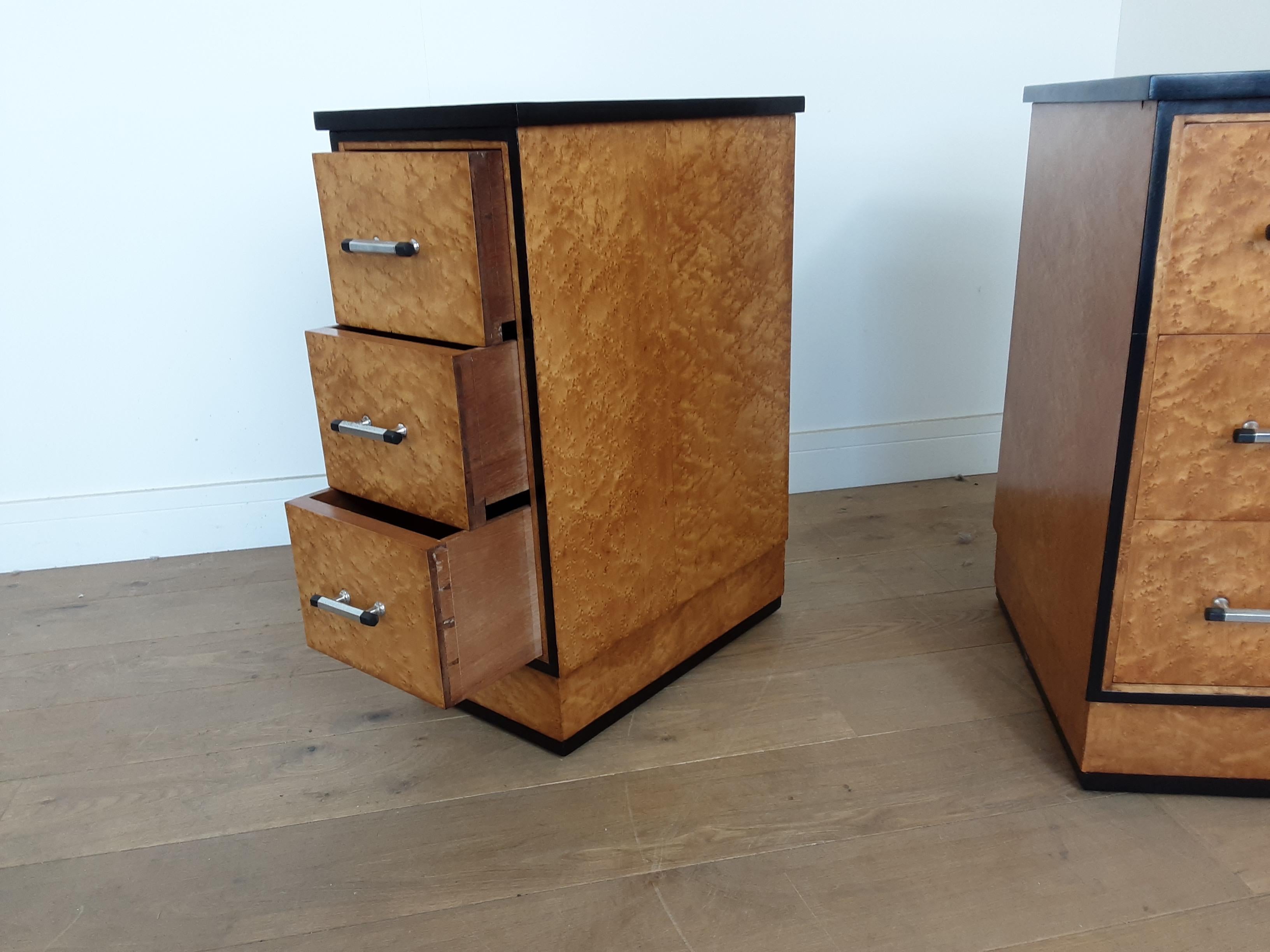 Pair of British Art Deco Bedside Cabinets by Epstein in Birdseye Maple, 1930s 2