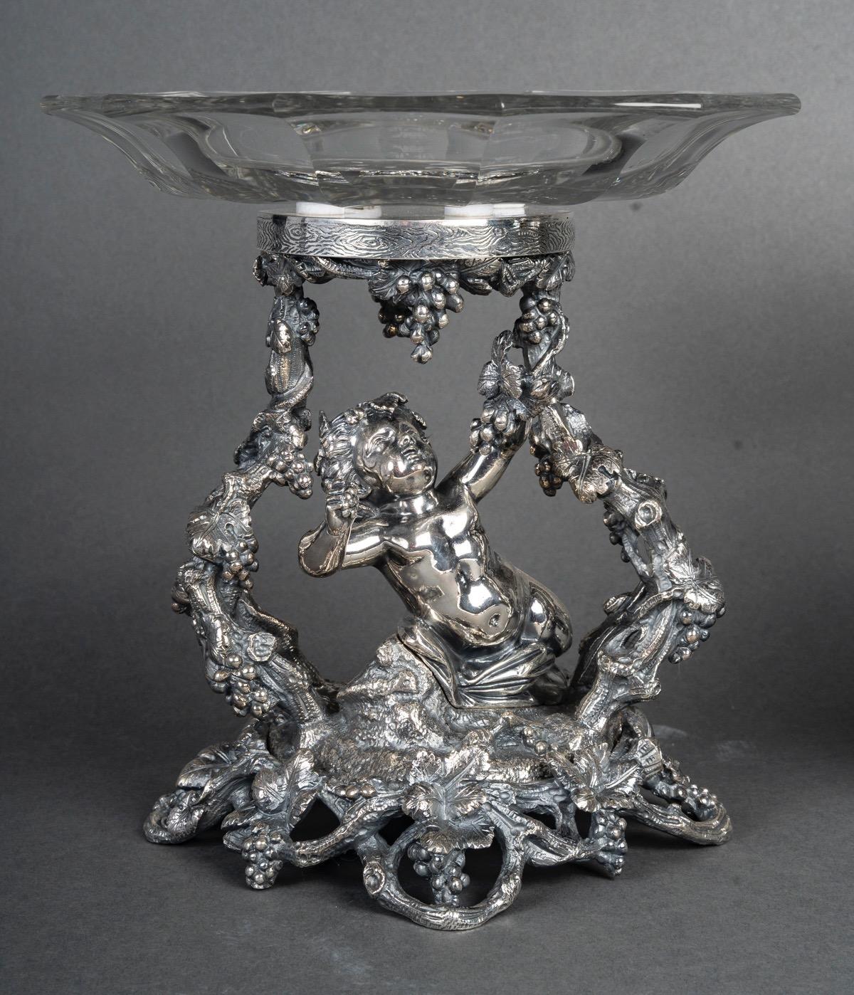 A Pair of Bronze and Baccarat Putti Compotiers, Maison Christofle, circa 1880 In Good Condition For Sale In Saint-Ouen, FR