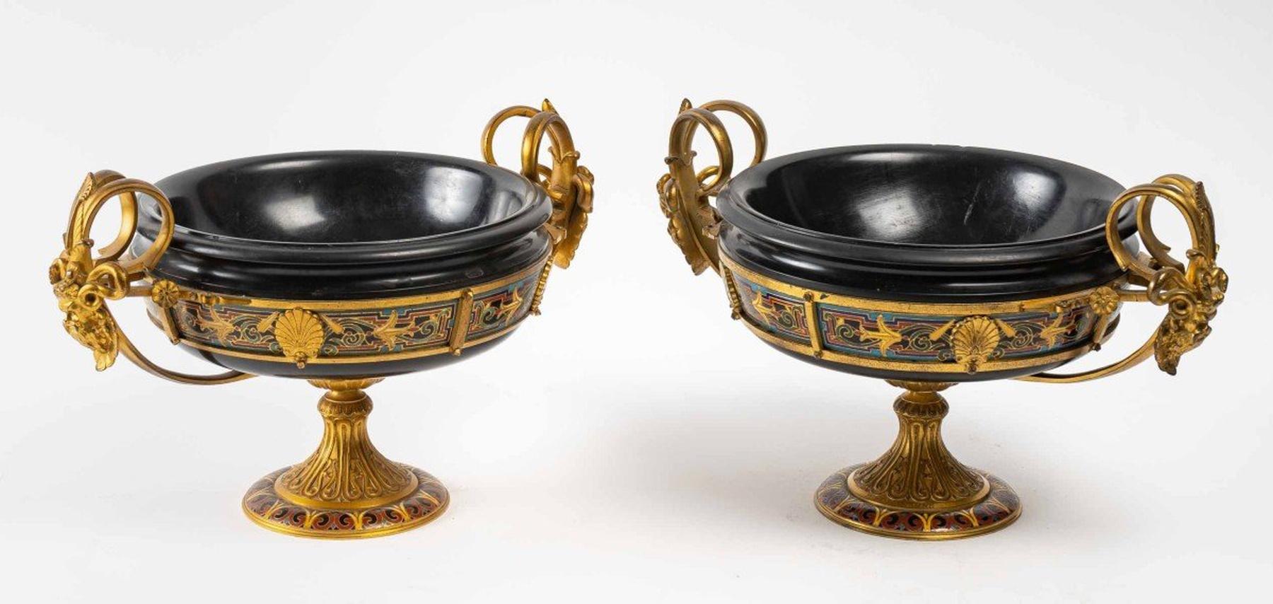 A pair of bronze and black marble cups,
signed on the terrace F. Barbedienne, late 19th century
H: 19 cm, D: 32 cm 
ref 3295