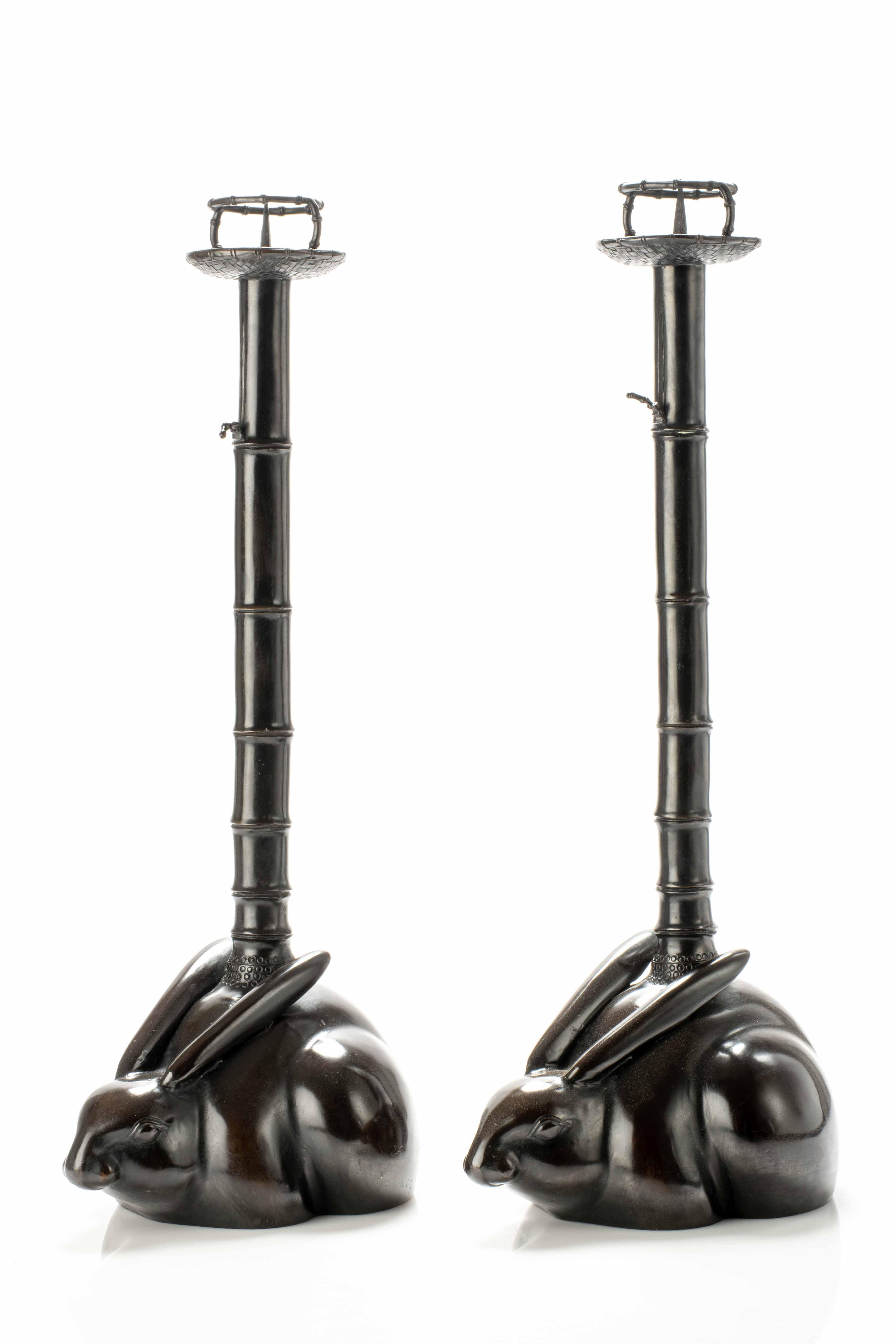 A pair of bronze candlesticks depicting two rabbits In Excellent Condition In Milano, IT